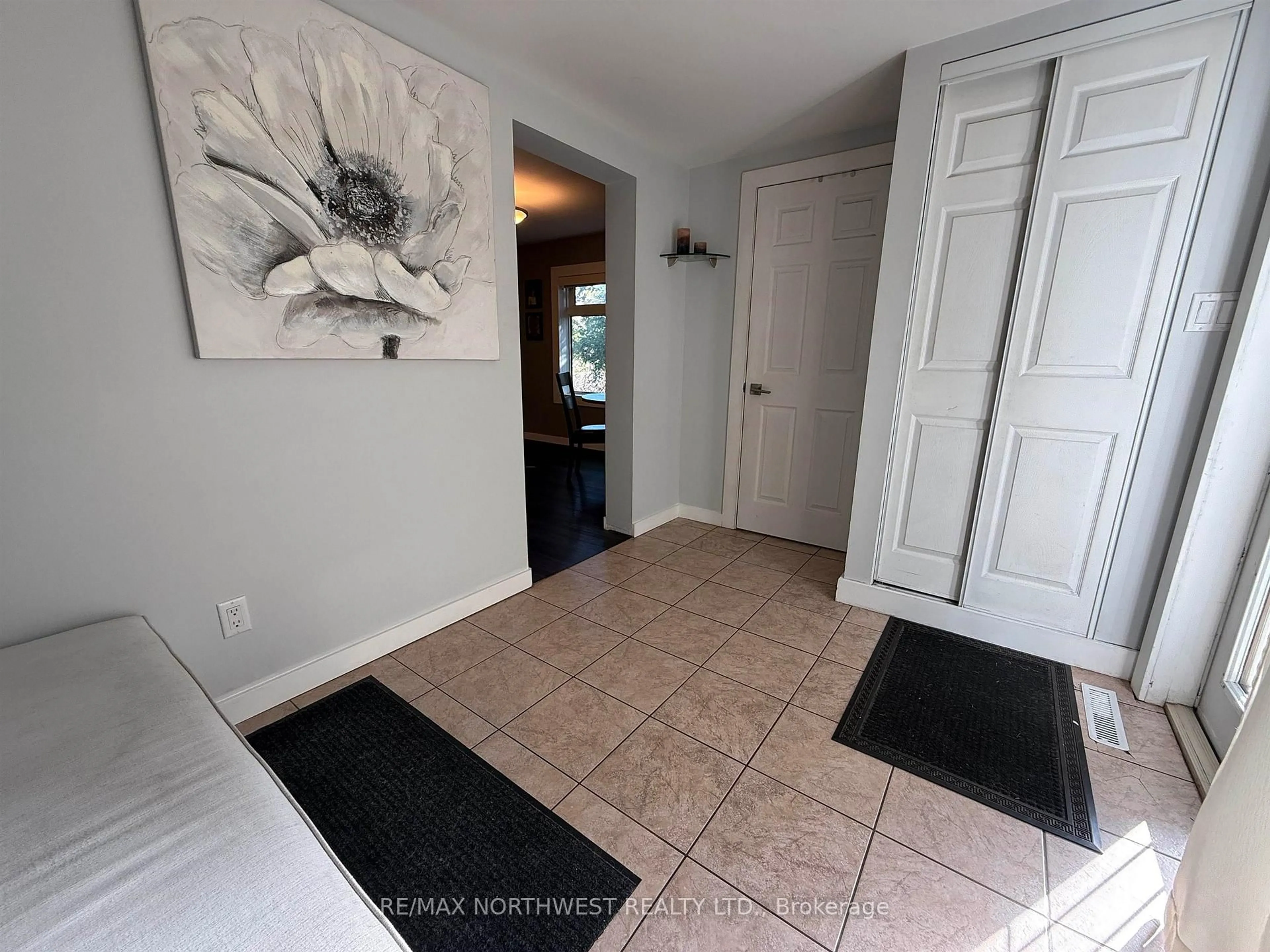Indoor entryway for 55 Norman Drive Dr, Kenora Ontario P9N 3T5