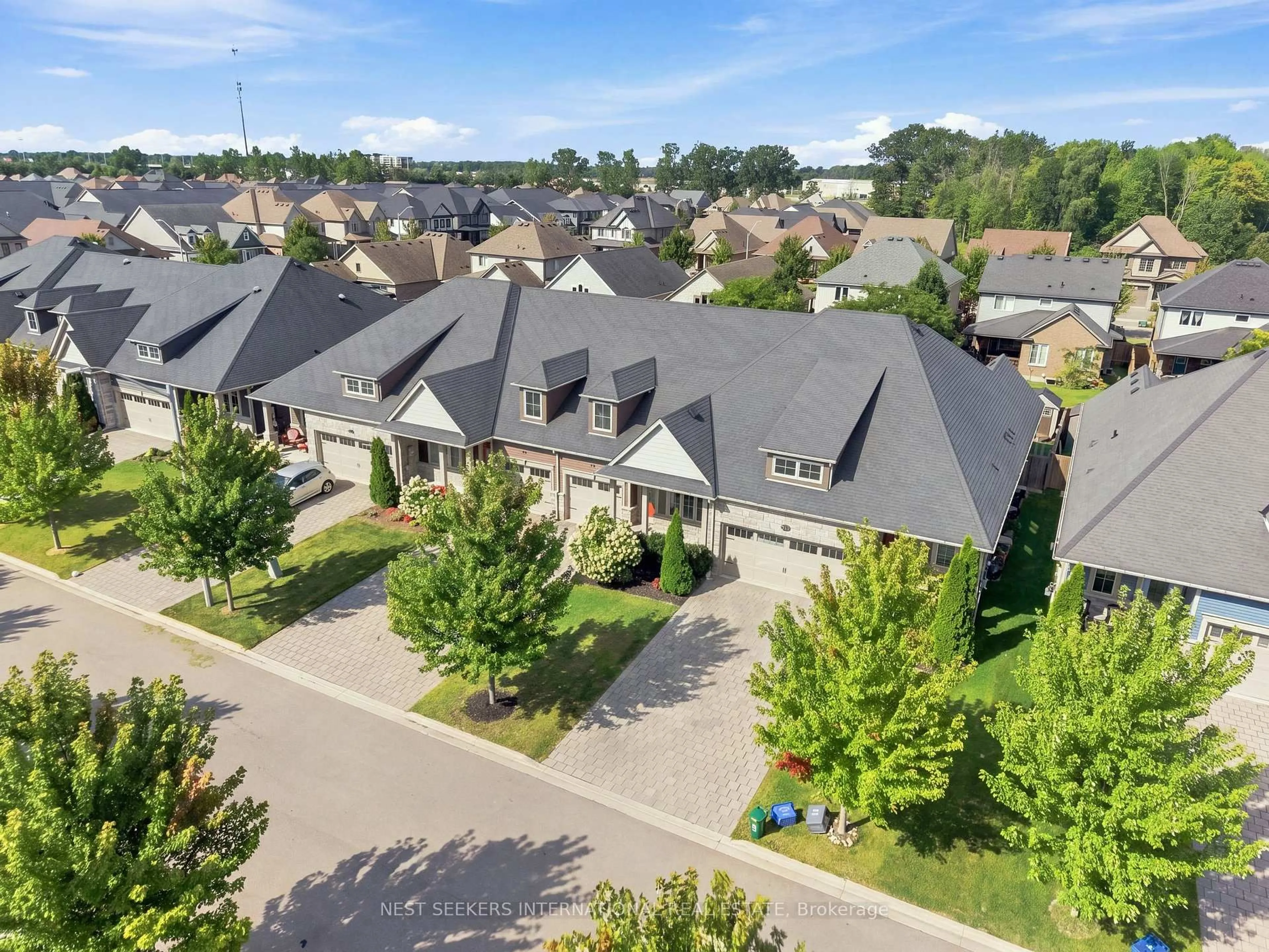 A pic from outside/outdoor area/front of a property/back of a property/a pic from drone, street for 13 Andrew Lane, Thorold Ontario L2V 0E3