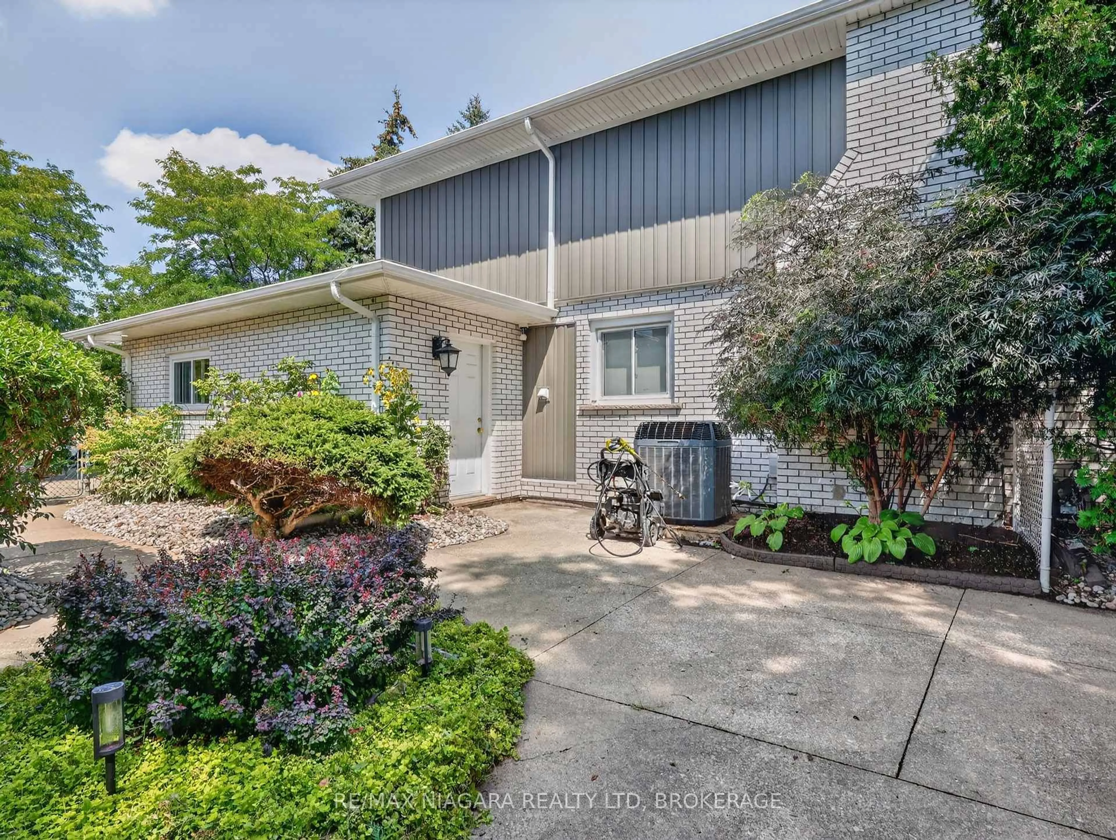 Unknown for 14 Fairlawn Crt, St. Catharines Ontario L2M 7K4
