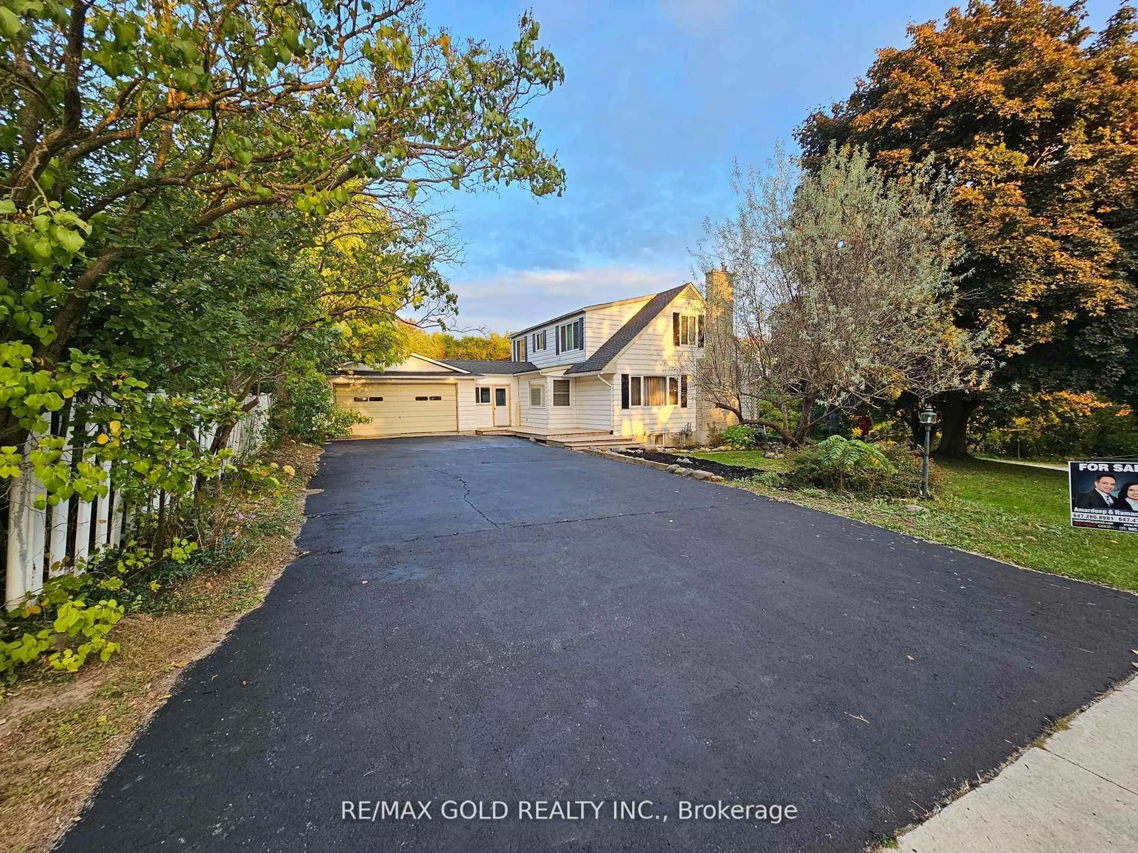 A pic from outside/outdoor area/front of a property/back of a property/a pic from drone, street for 285 NORTH WATER St, Wellington North Ontario N0G 2L3