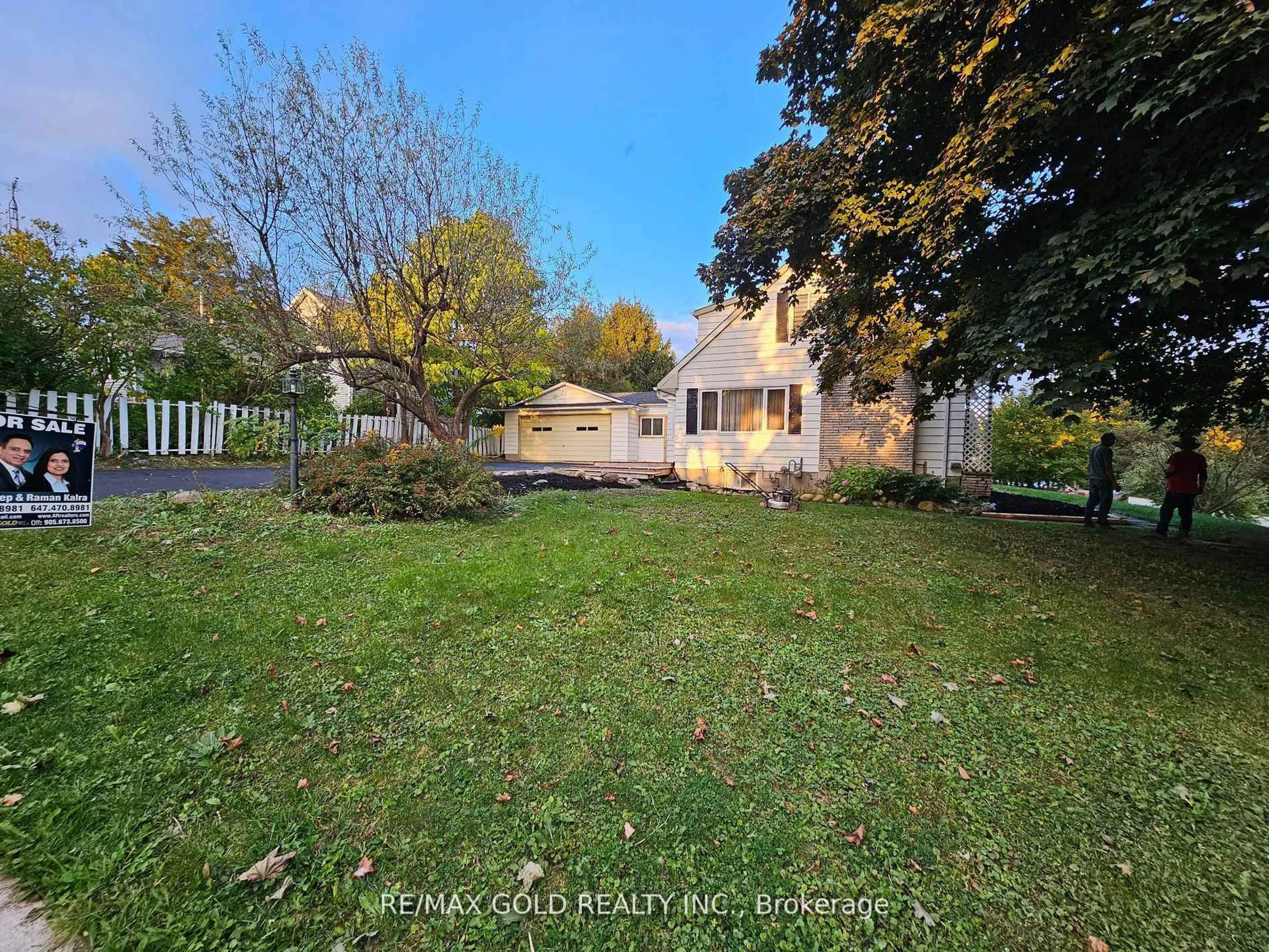 A pic from outside/outdoor area/front of a property/back of a property/a pic from drone, street for 285 NORTH WATER St, Wellington North Ontario N0G 2L3