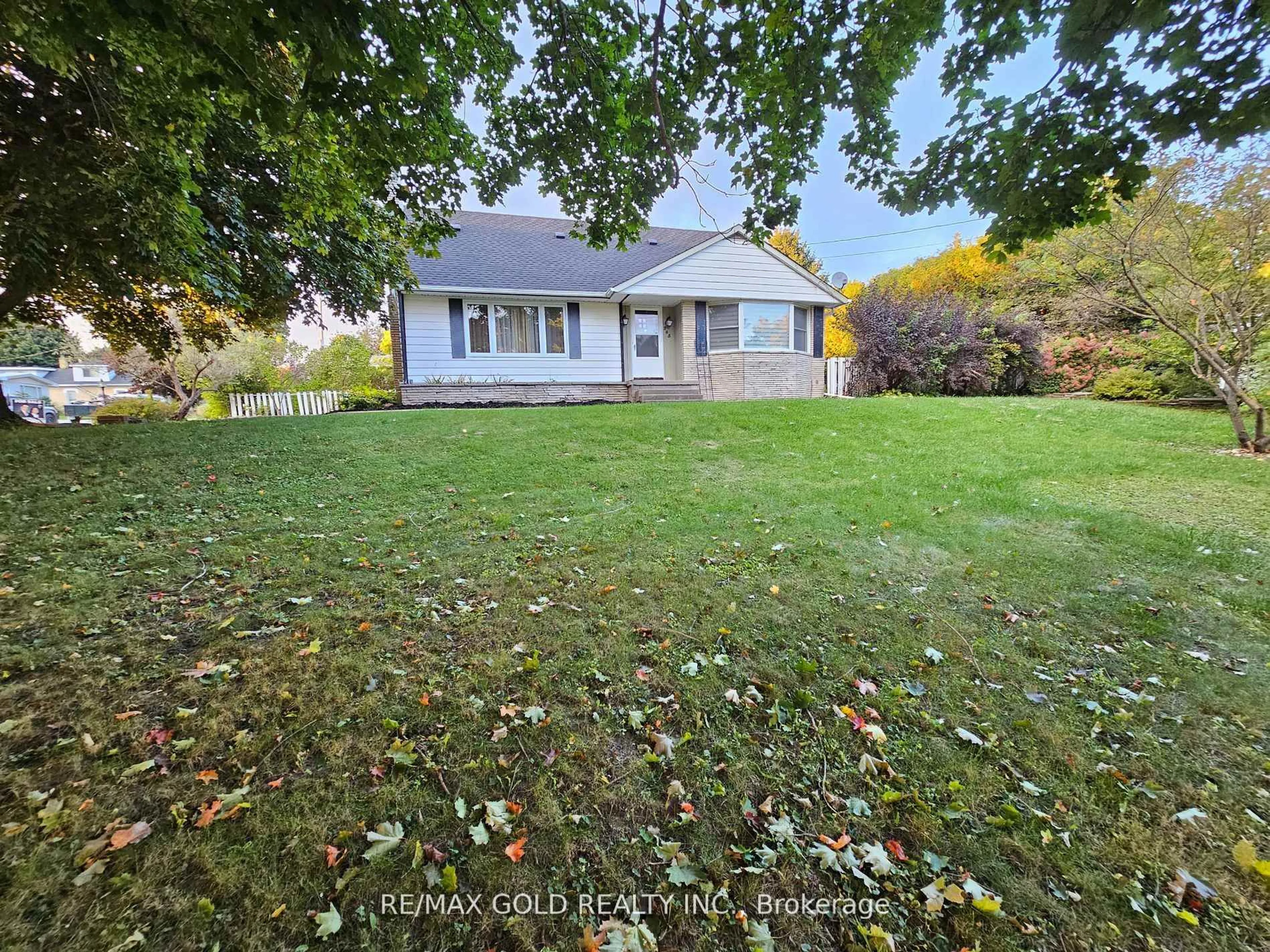 A pic from outside/outdoor area/front of a property/back of a property/a pic from drone, unknown for 285 NORTH WATER St, Wellington North Ontario N0G 2L3