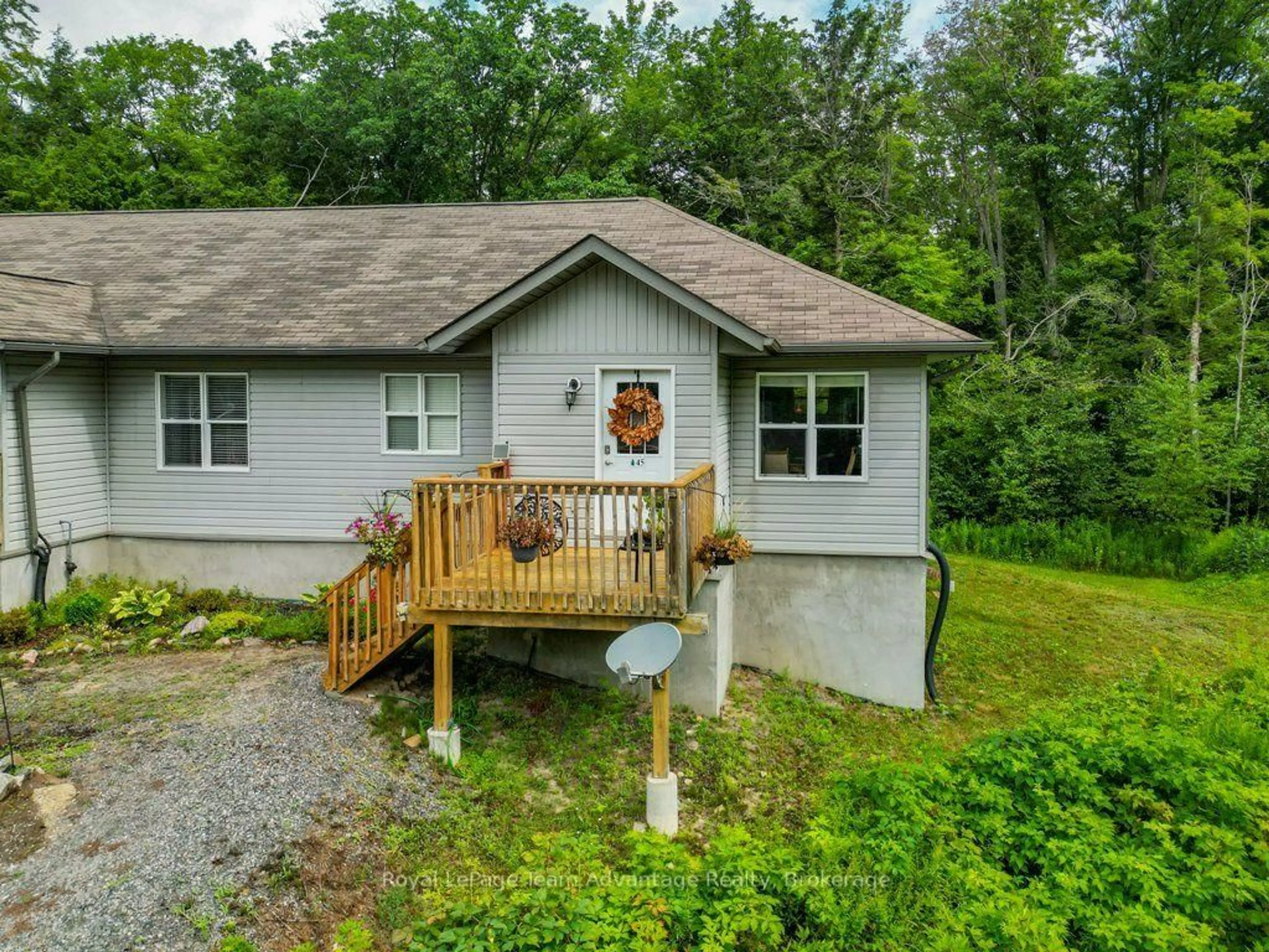 A pic from outside/outdoor area/front of a property/back of a property/a pic from drone, unknown for 45 Seguin Pl #5, Seguin Ontario P2A 2W8