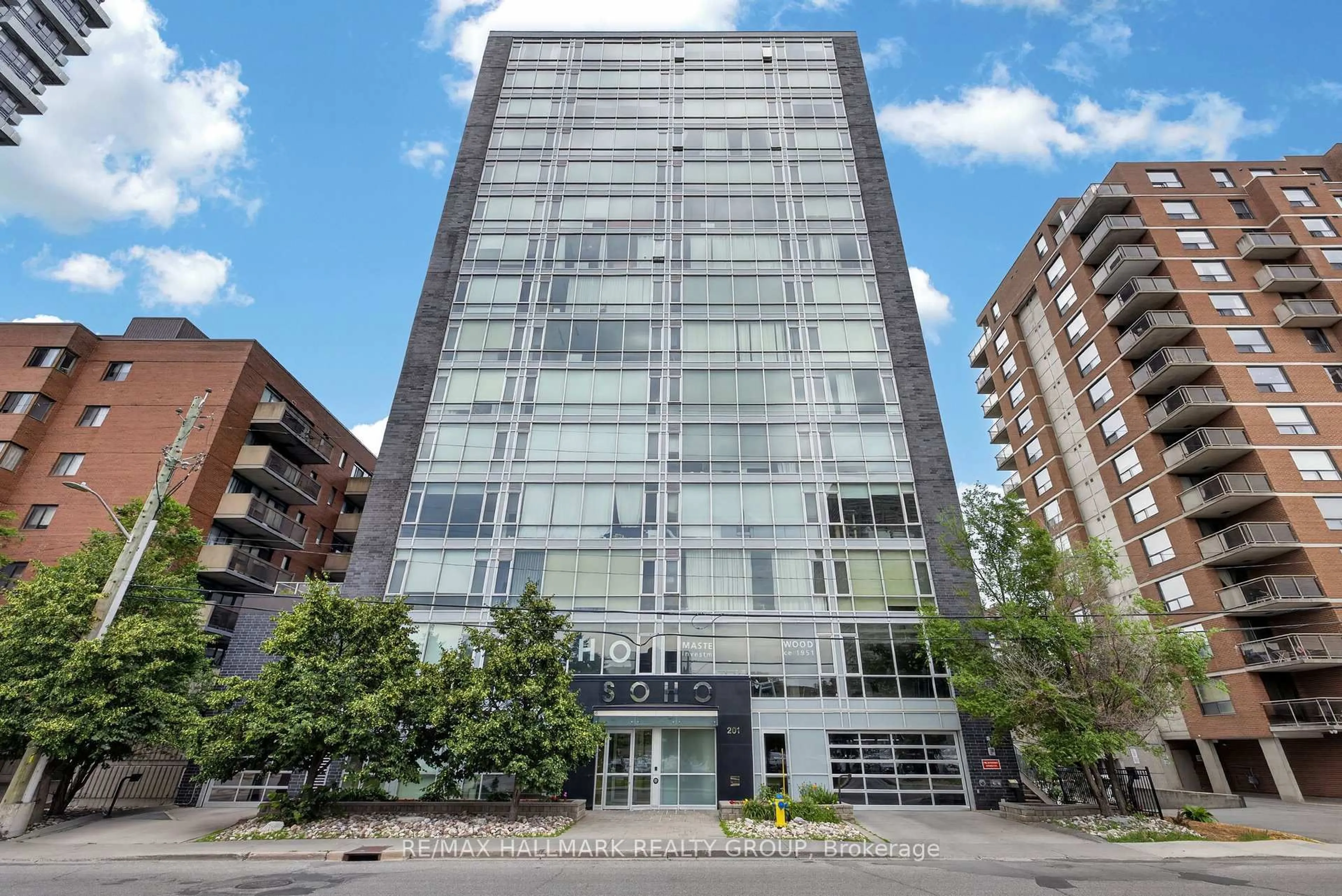 Indoor foyer for 201 Parkdale Ave #408, Ottawa Ontario K1Y 1E8