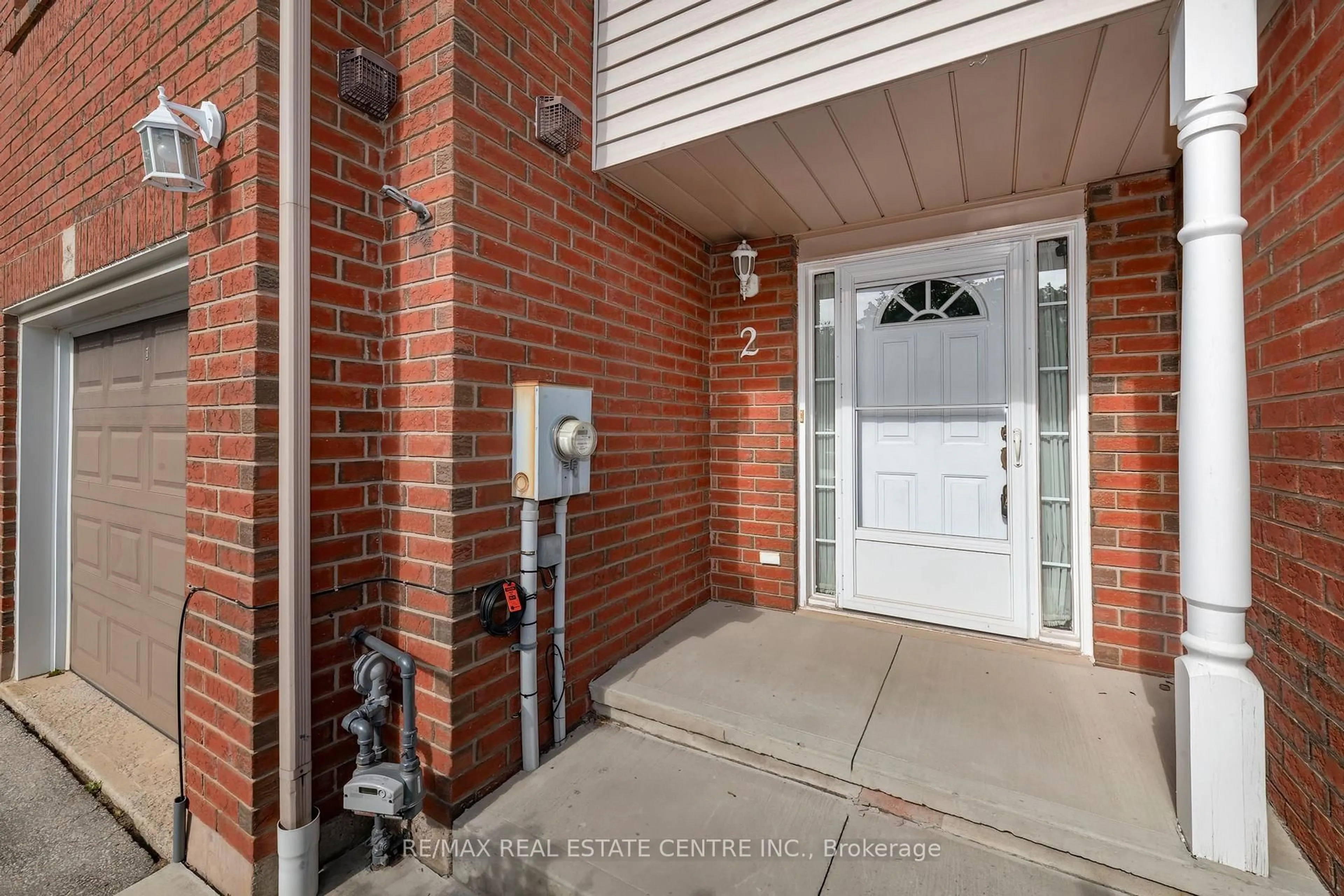 Indoor entryway for 2 Walker Crt, Grimsby Ontario L3M 5J5