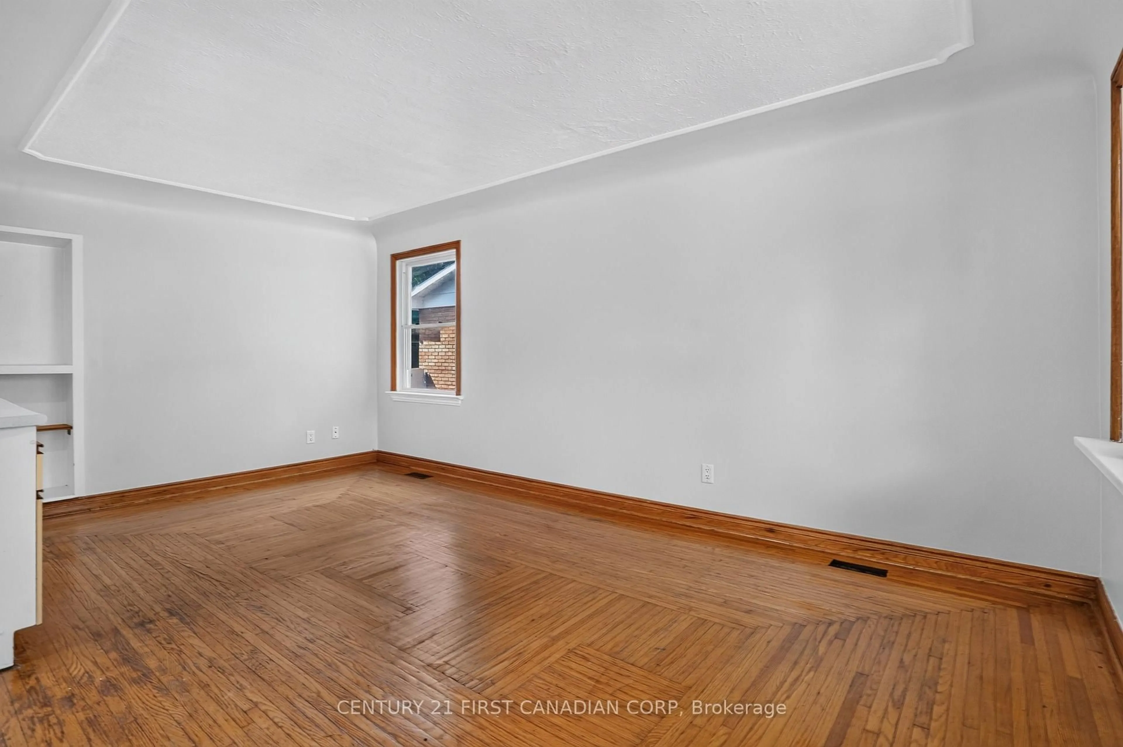 A pic of a room for 244 Edinburgh St, London North Ontario N6H 1M3