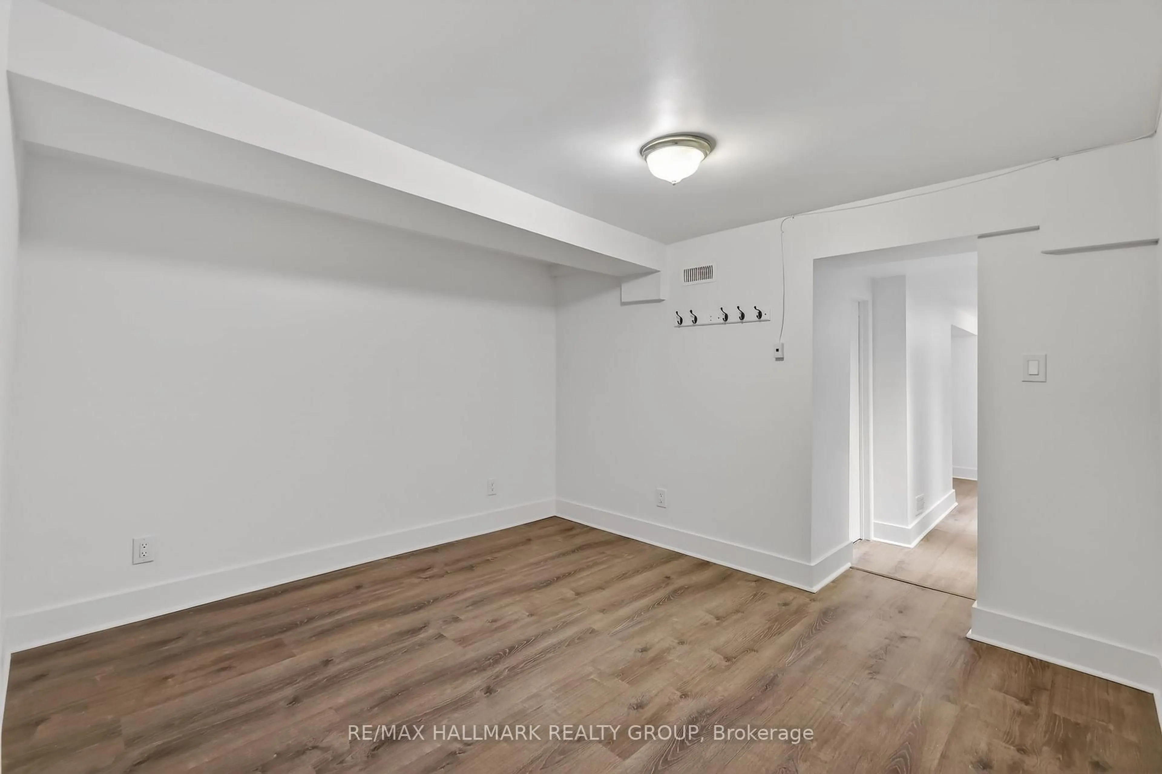 A pic of a room for 50 Aylmer Ave, Ottawa Ontario K1S 2X1