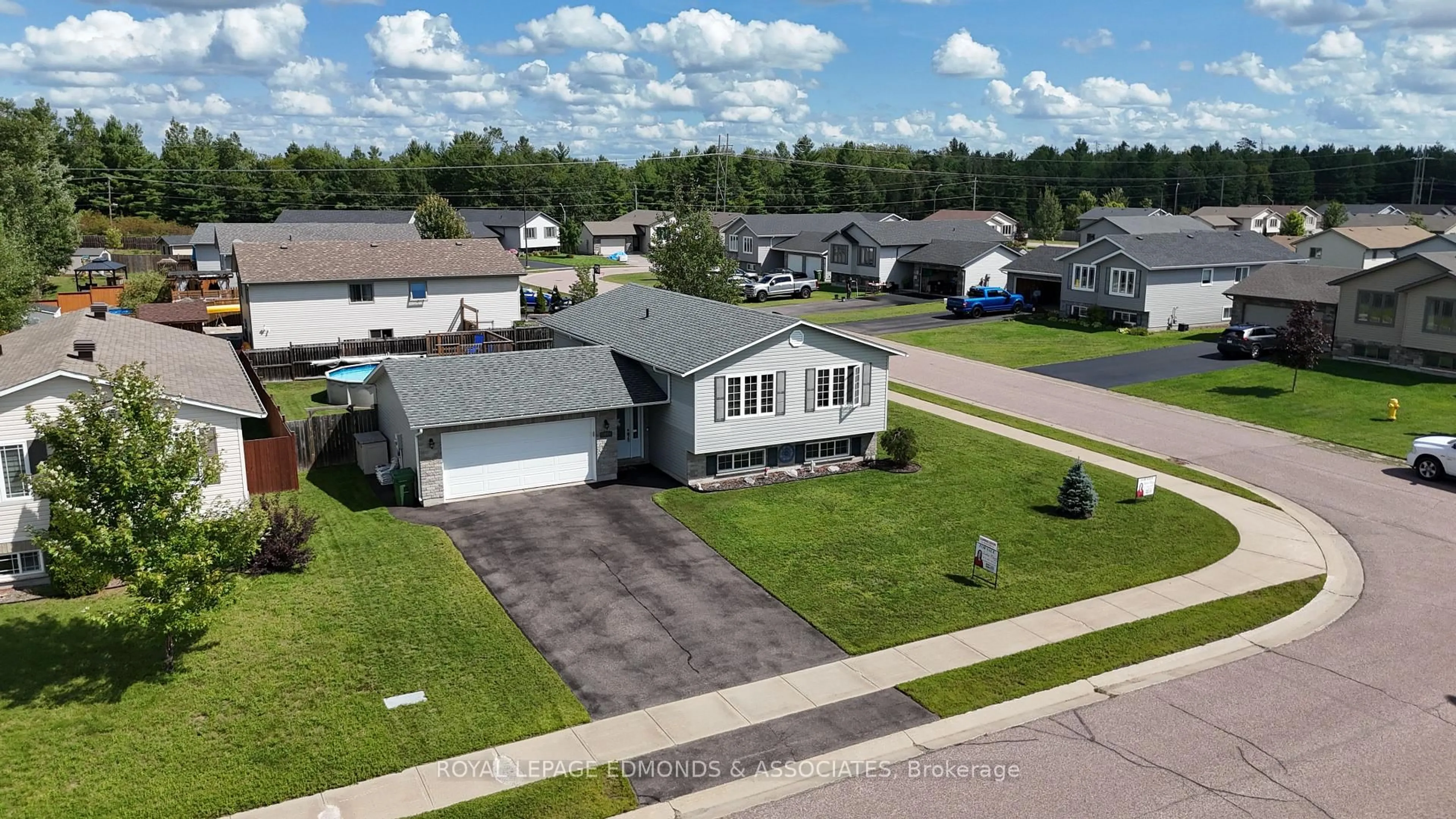 A pic from outside/outdoor area/front of a property/back of a property/a pic from drone, street for 47 Winfield St, Petawawa Ontario K8H 0A2