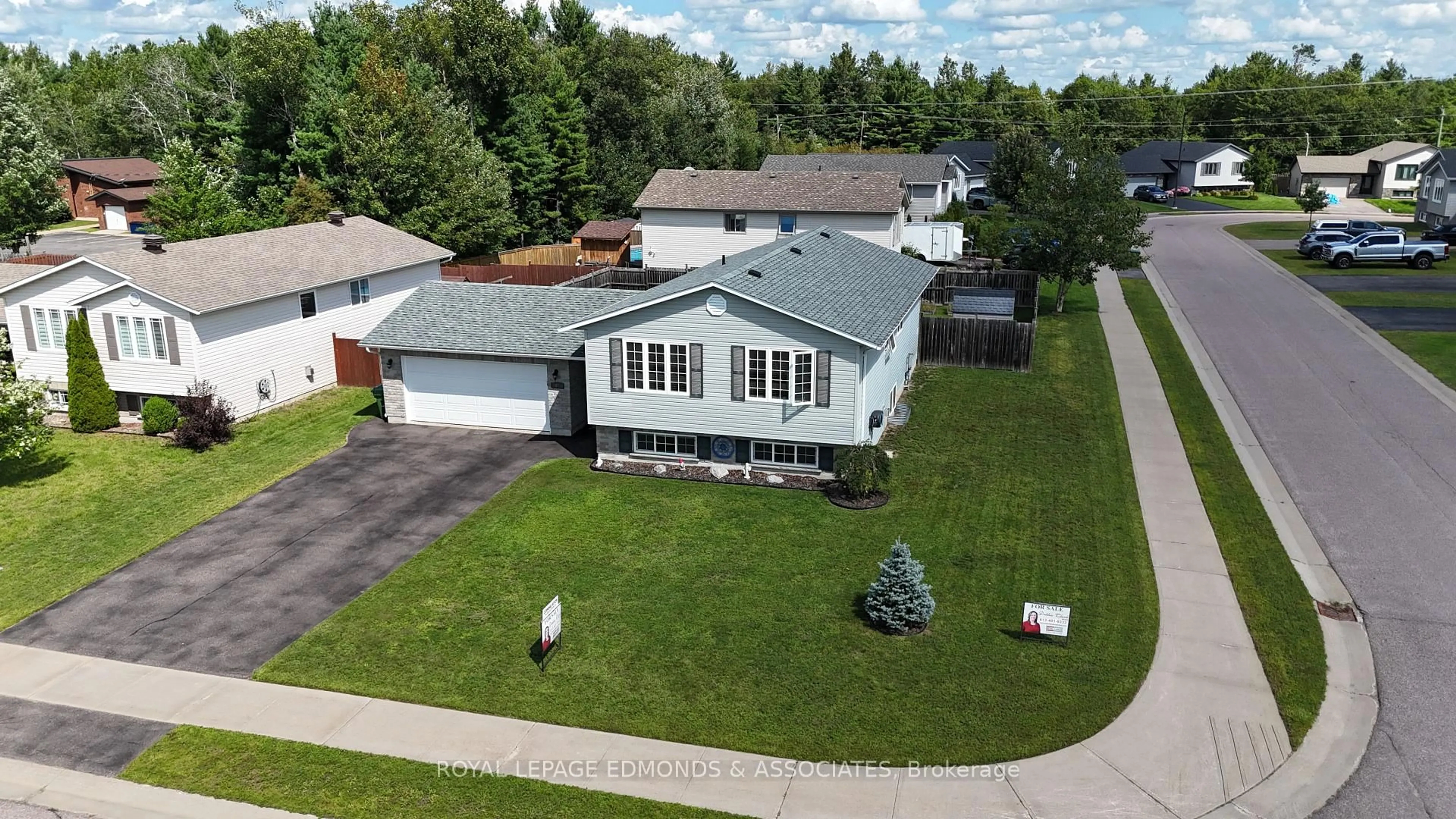 A pic from outside/outdoor area/front of a property/back of a property/a pic from drone, street for 47 Winfield St, Petawawa Ontario K8H 0A2