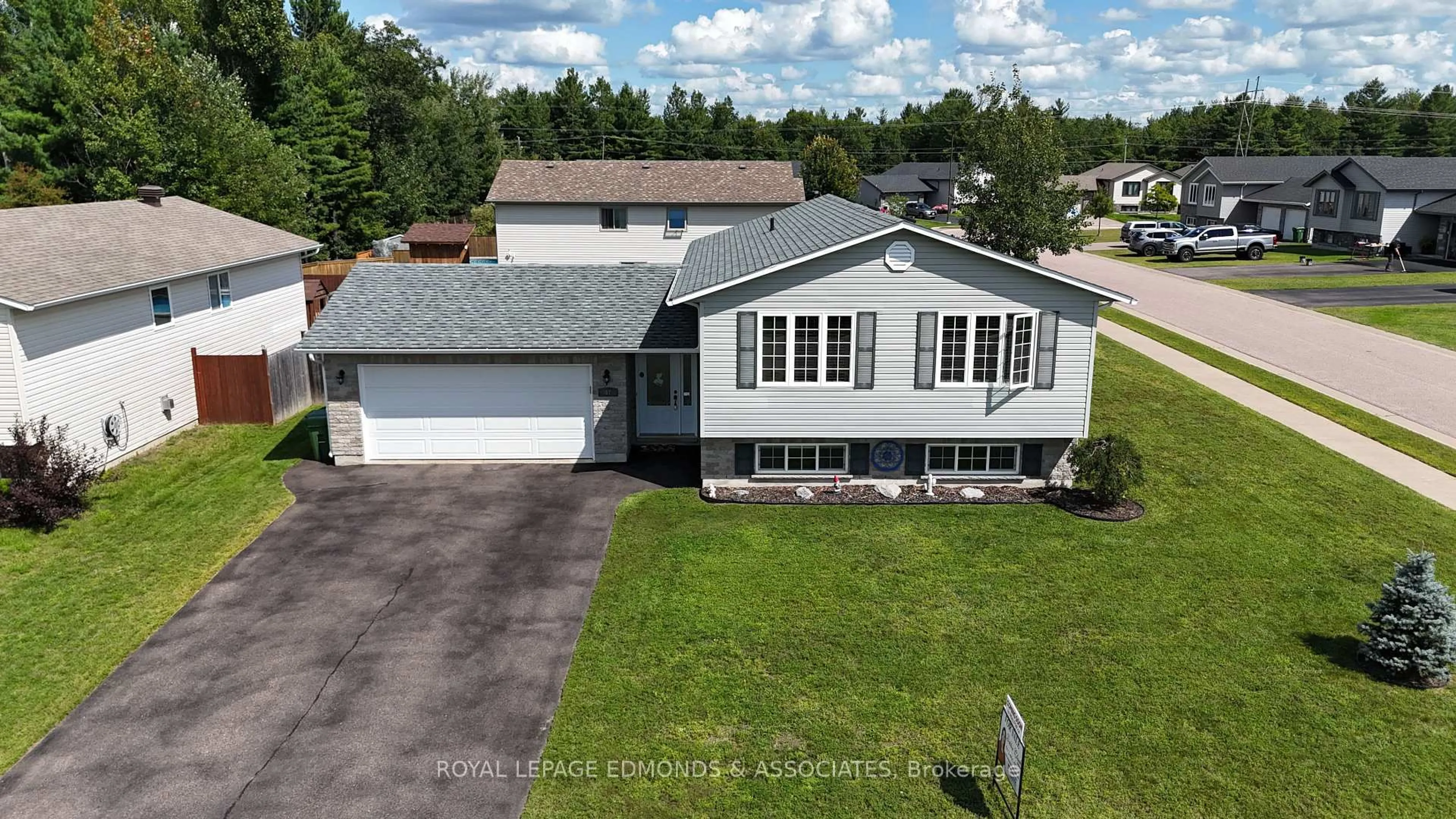 A pic from outside/outdoor area/front of a property/back of a property/a pic from drone, street for 47 Winfield St, Petawawa Ontario K8H 0A2