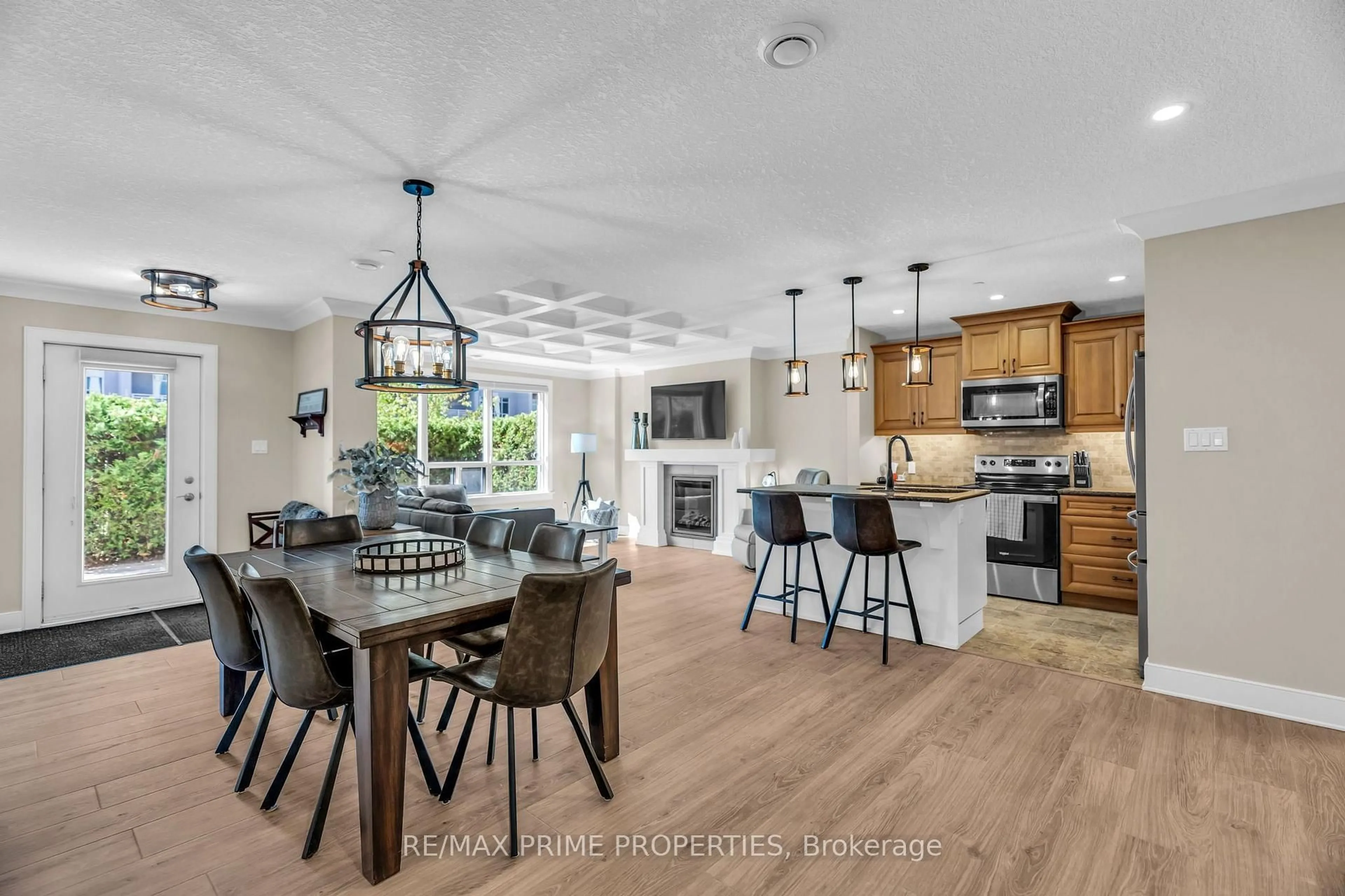 Open concept kitchen, ceramic/tile floor for 320 SUGARCREEK Tr #110, London North Ontario N6H 0G3