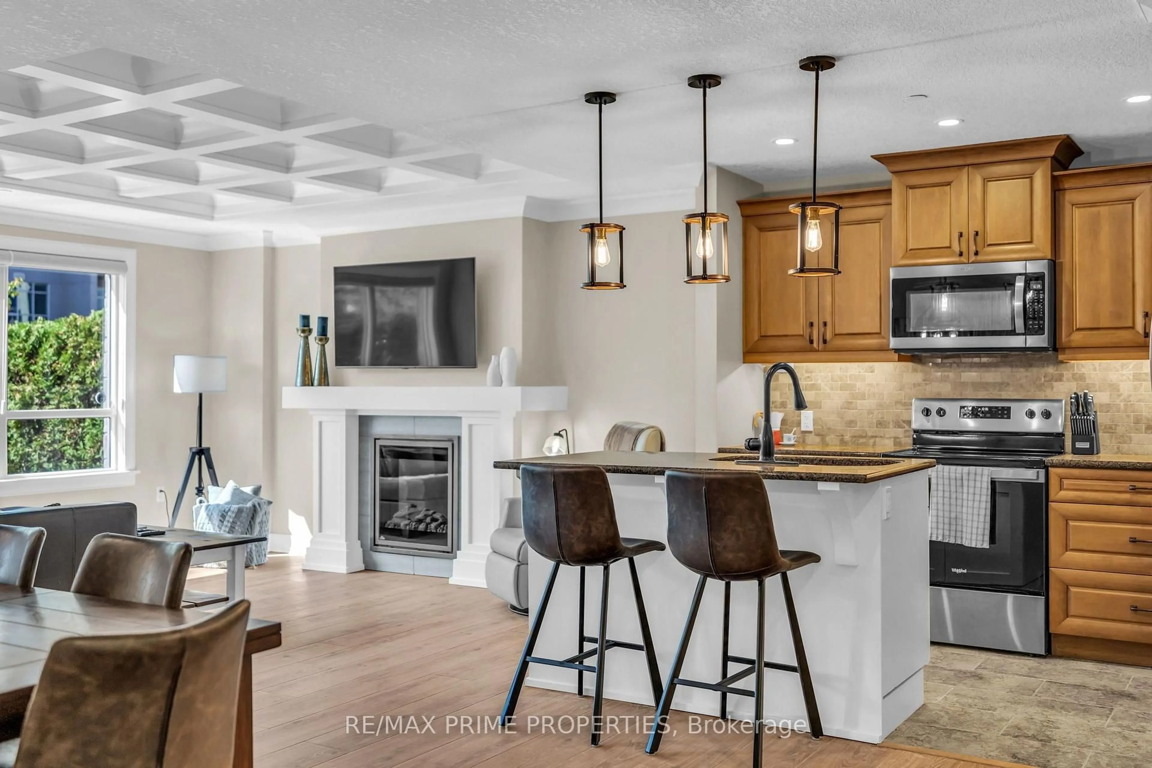 Open concept kitchen, ceramic/tile floor for 320 SUGARCREEK Tr #110, London North Ontario N6H 0G3