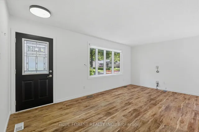 83 Amy Cres, London East 3