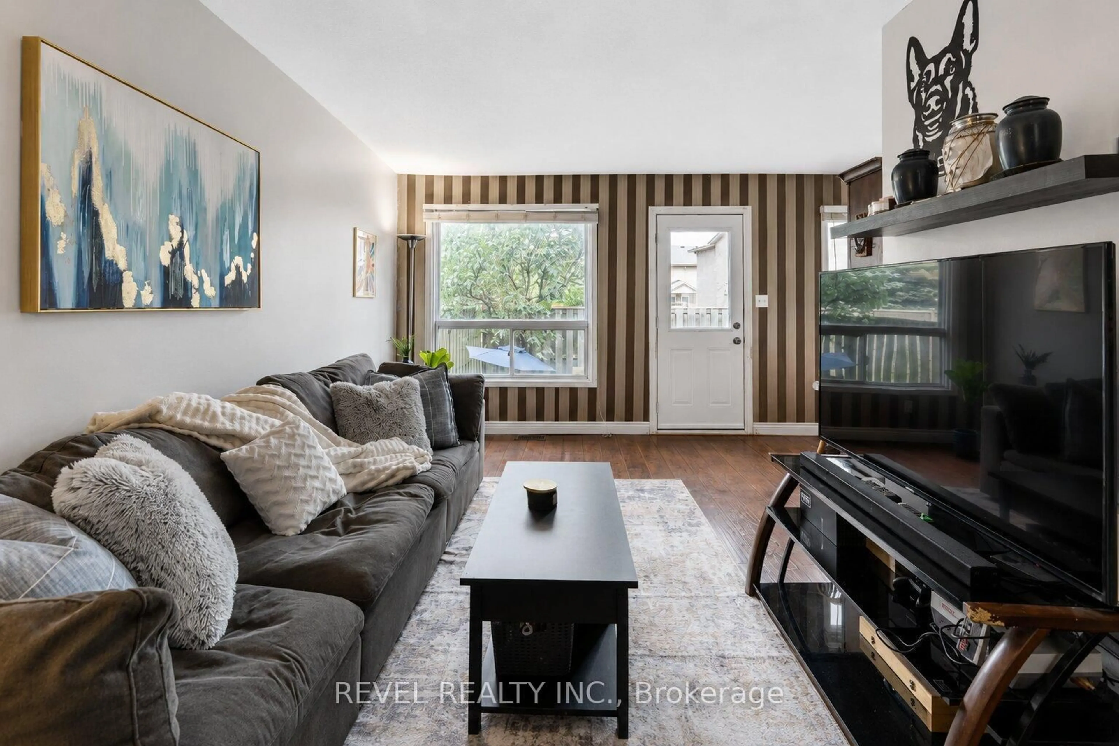Living room with furniture, wood/laminate floor for 899 Stone Church Rd #1, Hamilton Ontario L8W 1B2