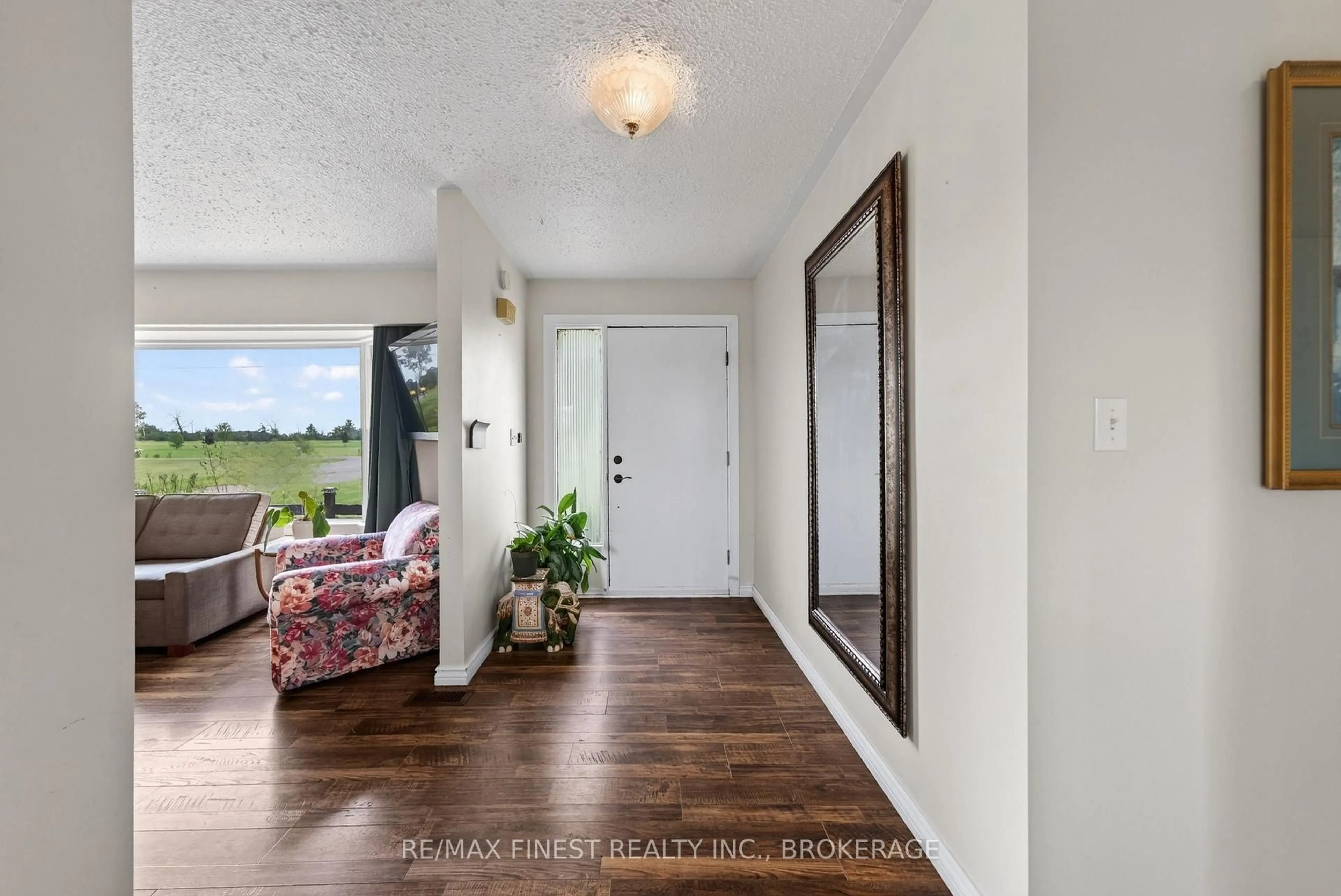 Indoor entryway for 513 County Road 12, Greater Napanee Ontario K0K 2W0