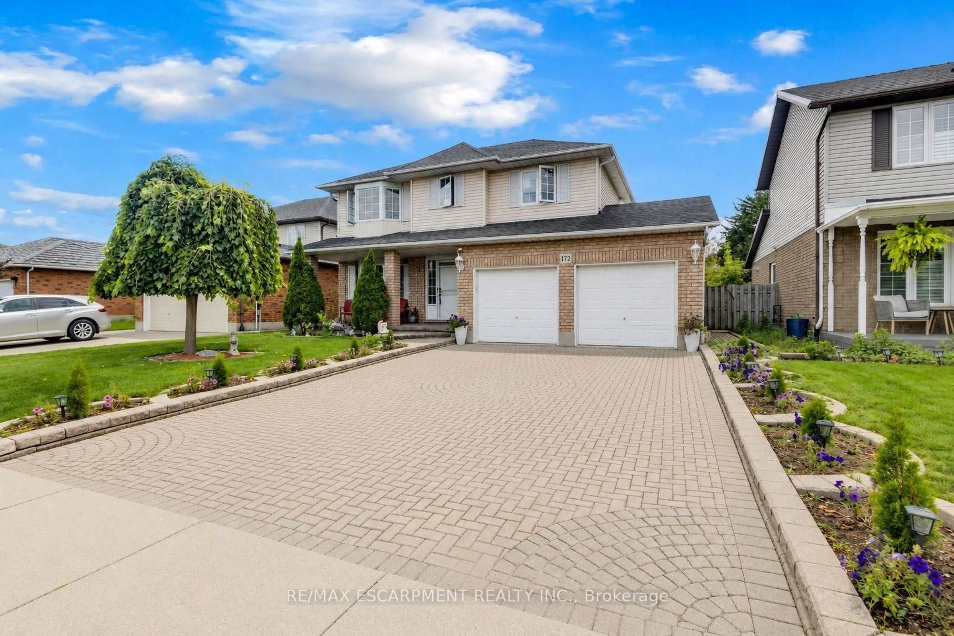 A pic from outside/outdoor area/front of a property/back of a property/a pic from drone, street for 172 Alderlea Ave, Hamilton Ontario L0R 1W0