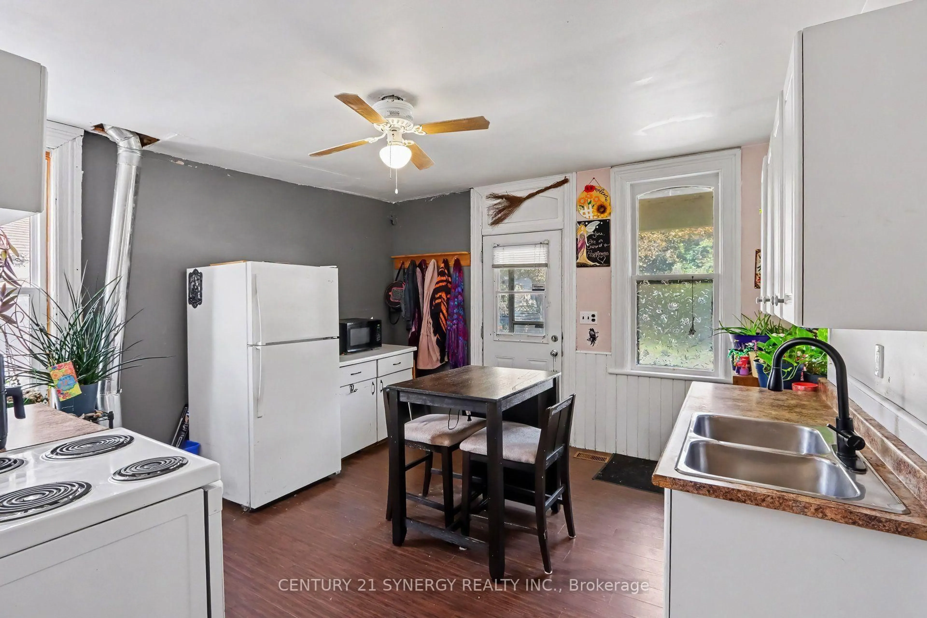 Standard kitchen, unknown for 37 Smiths Falls Ave, Smiths Falls Ontario K7A 3B2