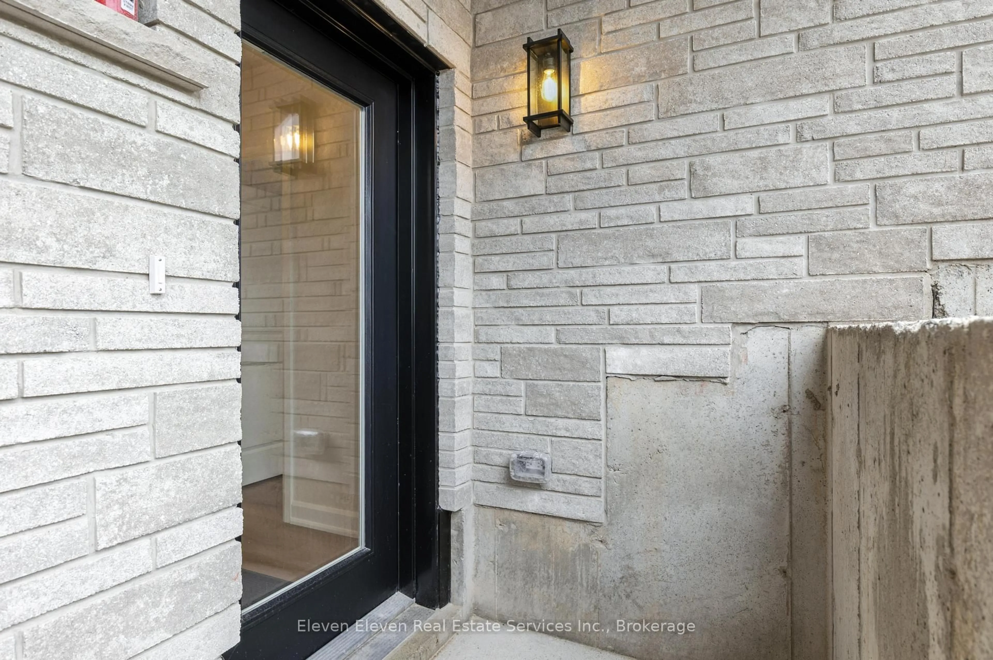 Indoor entryway for 440 Wellington St #12, Wellington North Ontario N0G 2L2