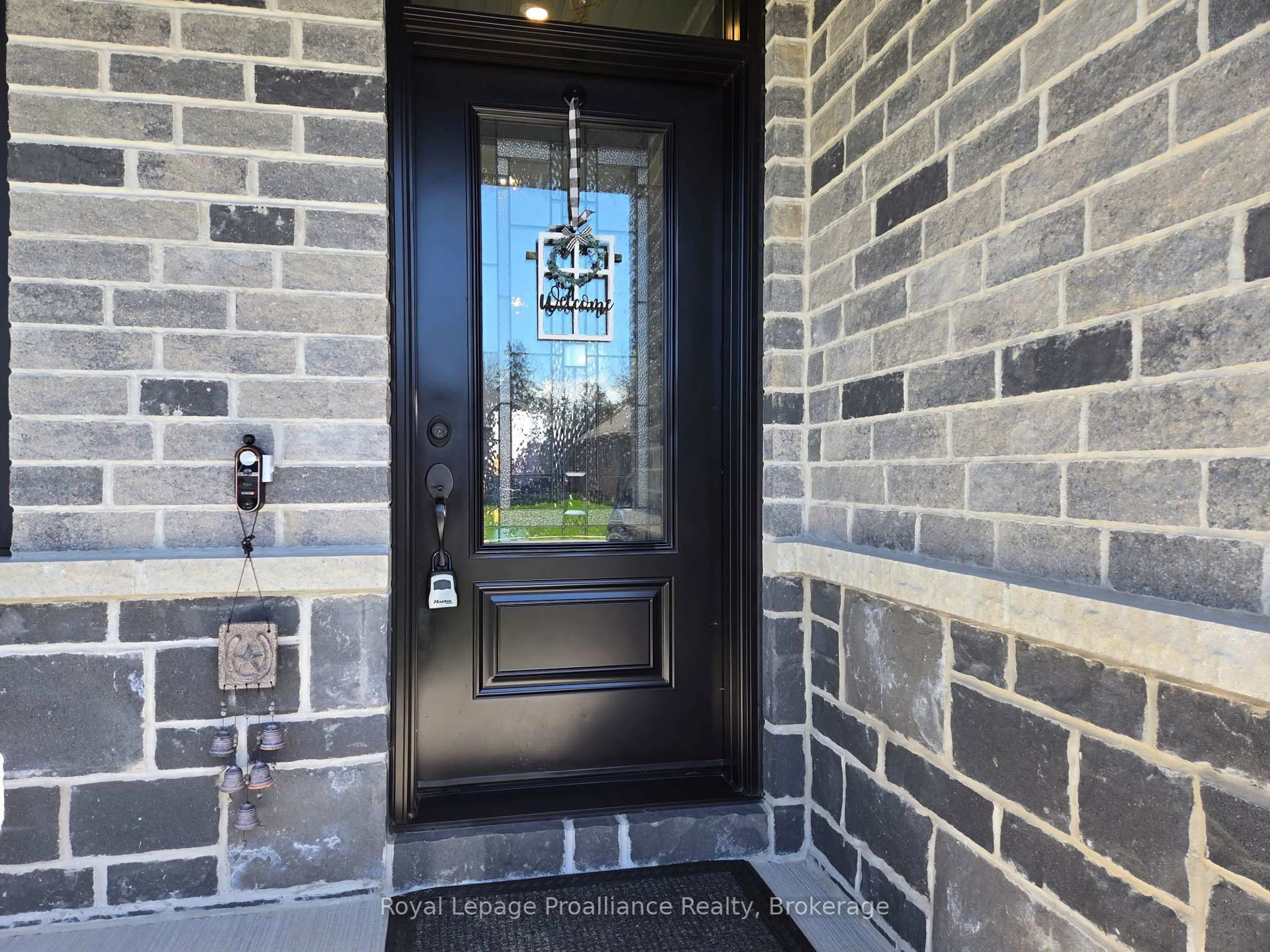 Indoor entryway for 49 Redwood Dr, Belleville Ontario K8N 0K3