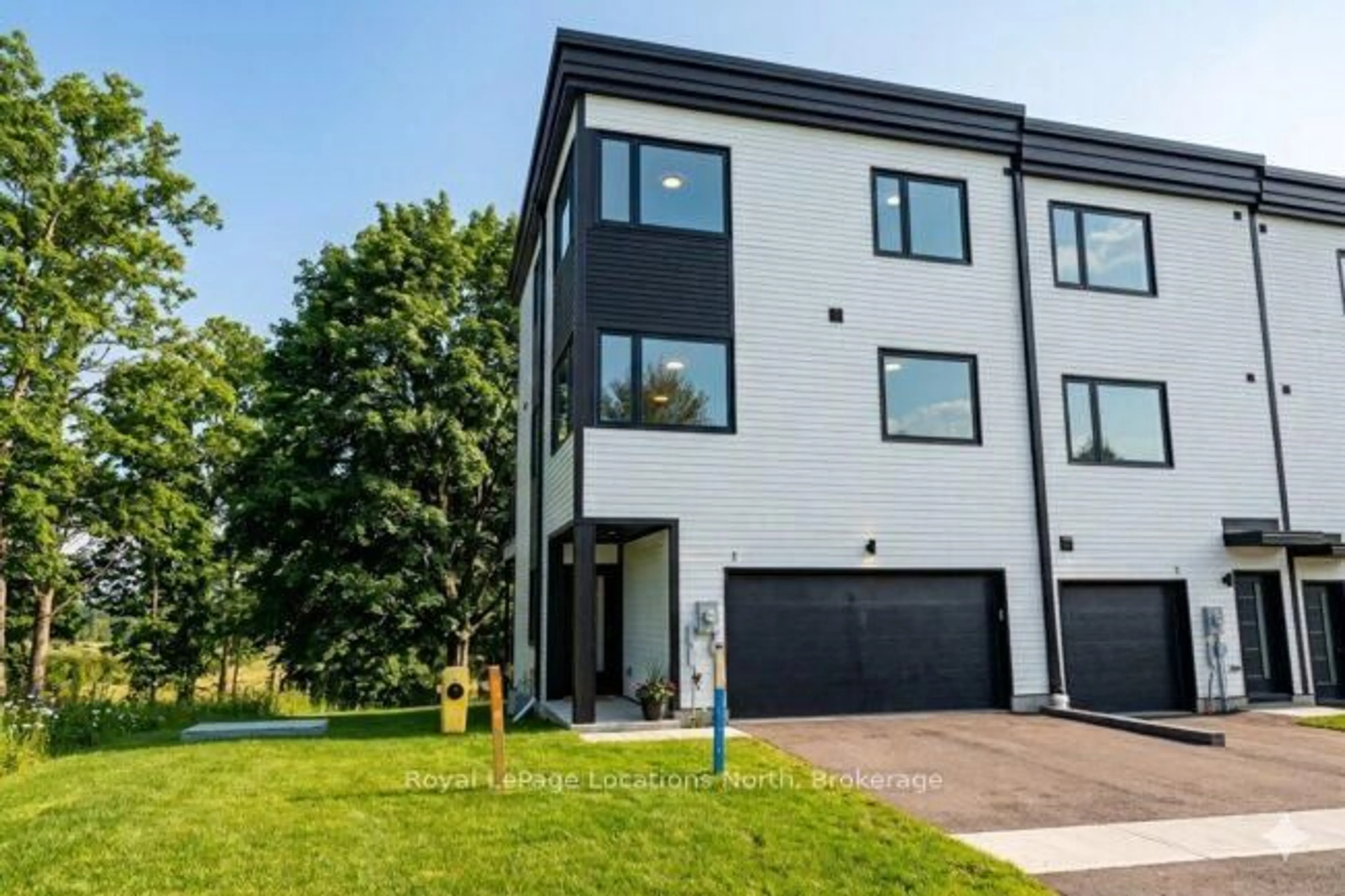 Home with brick exterior material, street for 25 Lansdowne St #1, Blue Mountains Ontario N0H 2P0