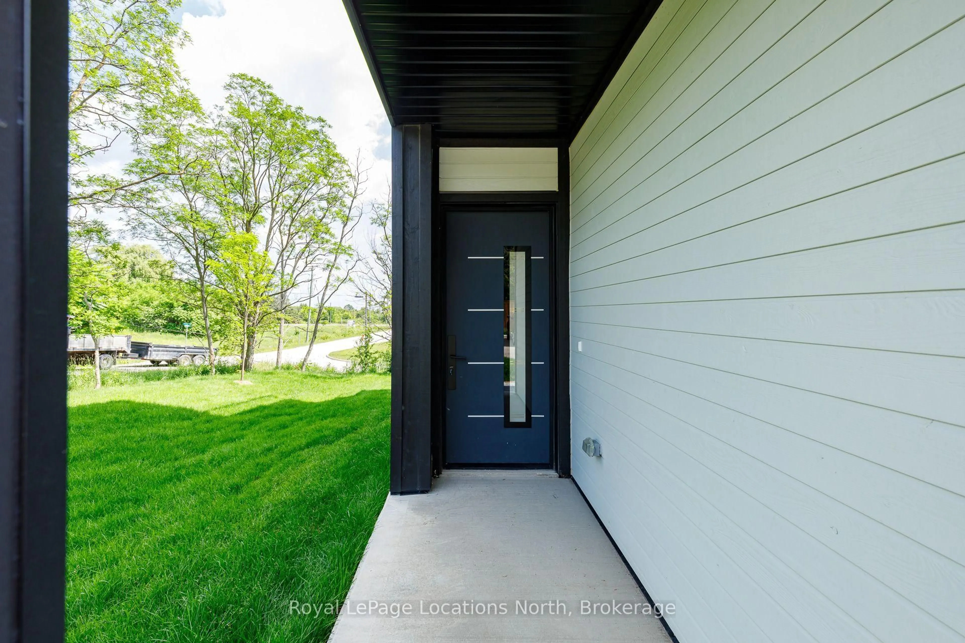 Indoor entryway for 25 Lansdowne St #1, Blue Mountains Ontario N0H 2P0