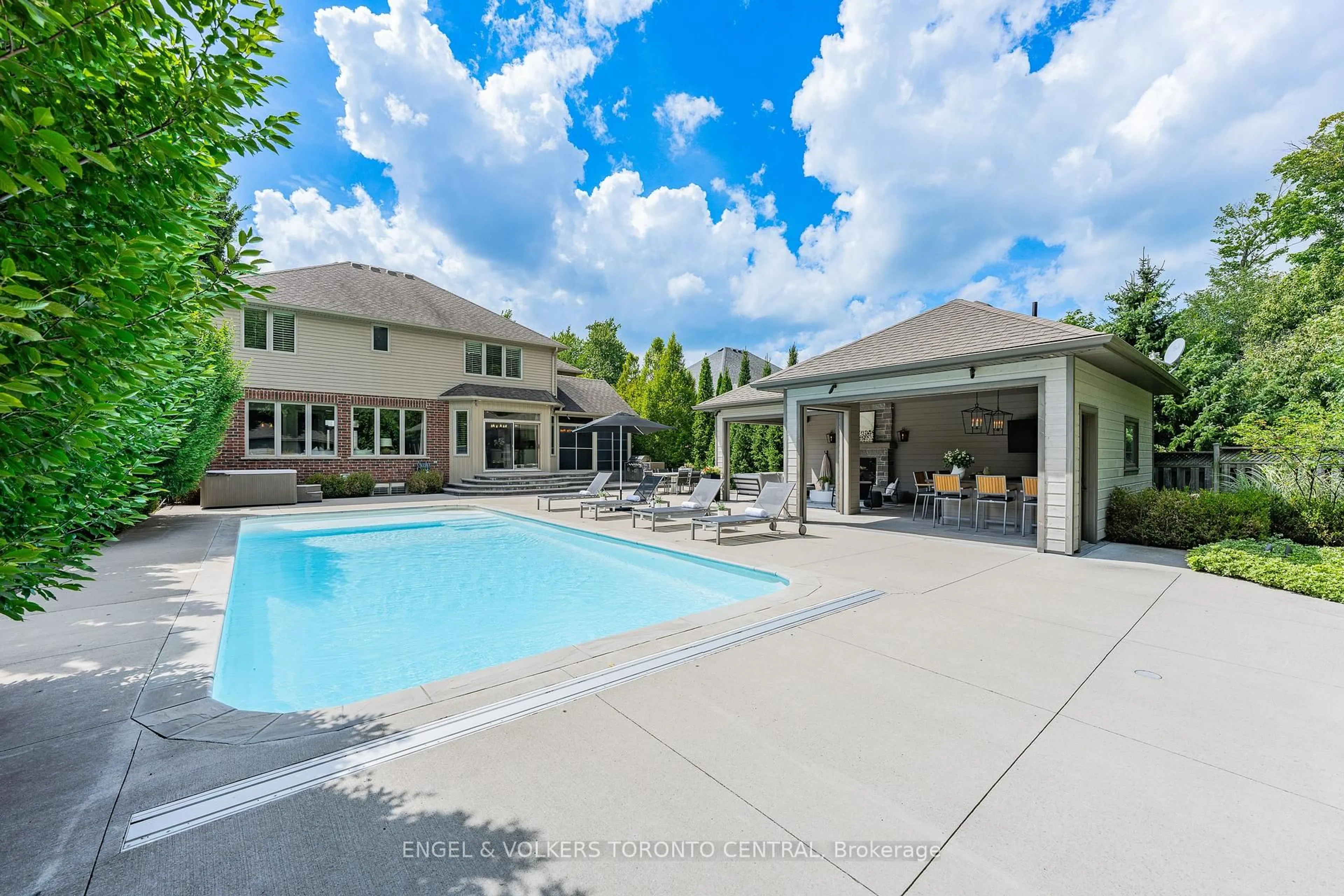 Pool for 640 Chesapeake Dr, Waterloo Ontario N2K 4G7