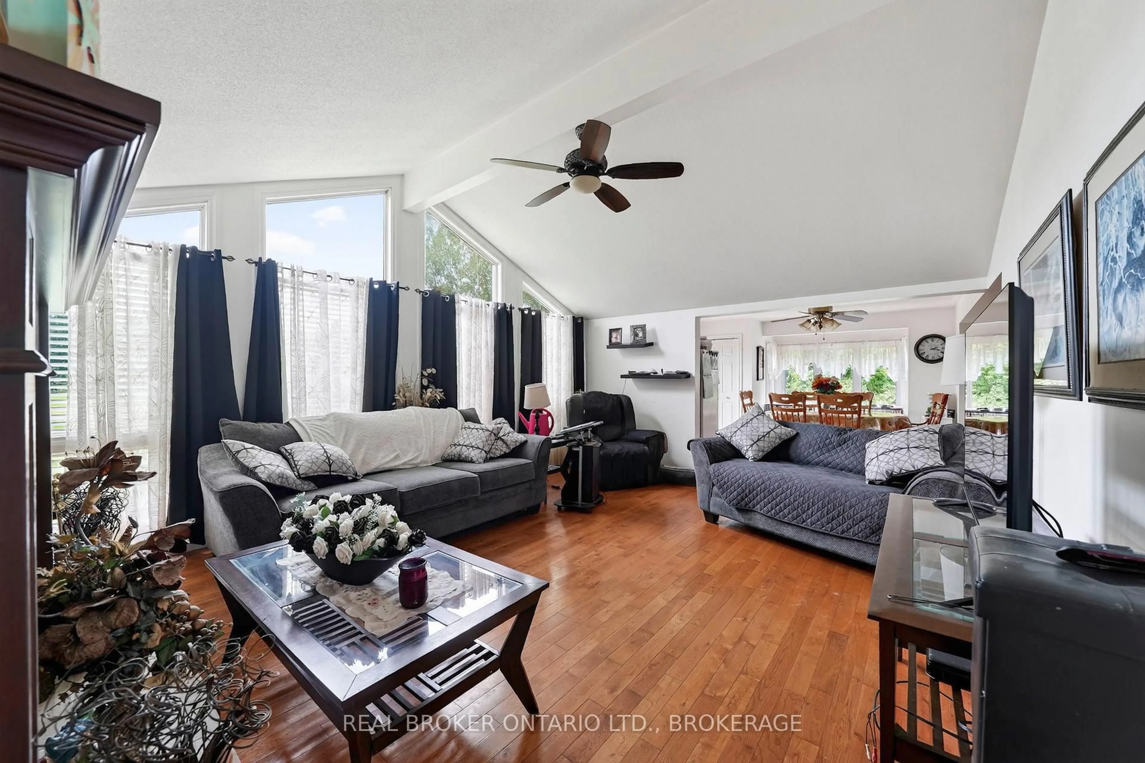 Living room with furniture, unknown for 14950 Sandtown Rd, South Stormont Ontario K0C 1Y0