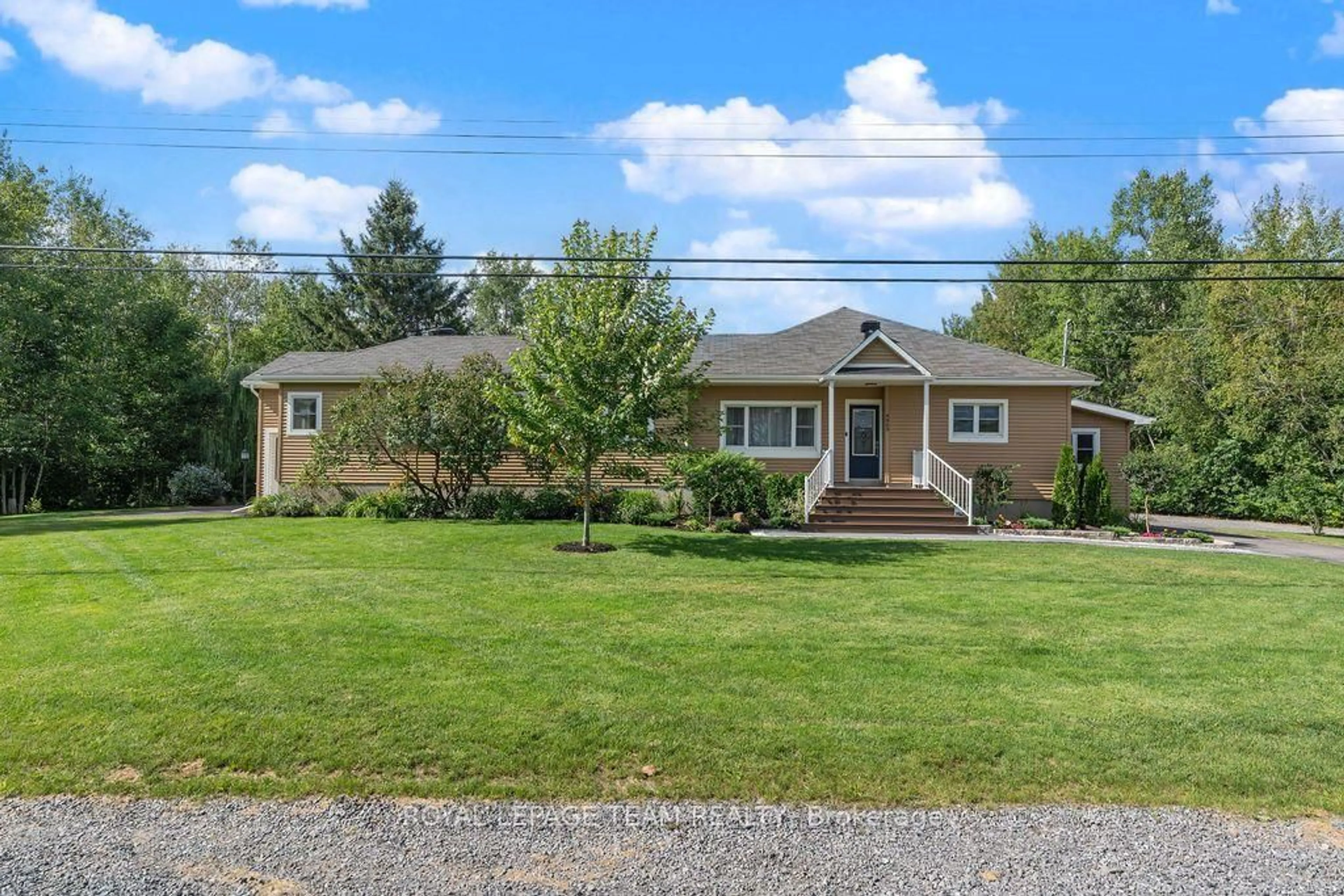 A pic from outside/outdoor area/front of a property/back of a property/a pic from drone, street for 4869 THUNDER Rd, Carlsbad Springs Ontario K0A 1K0