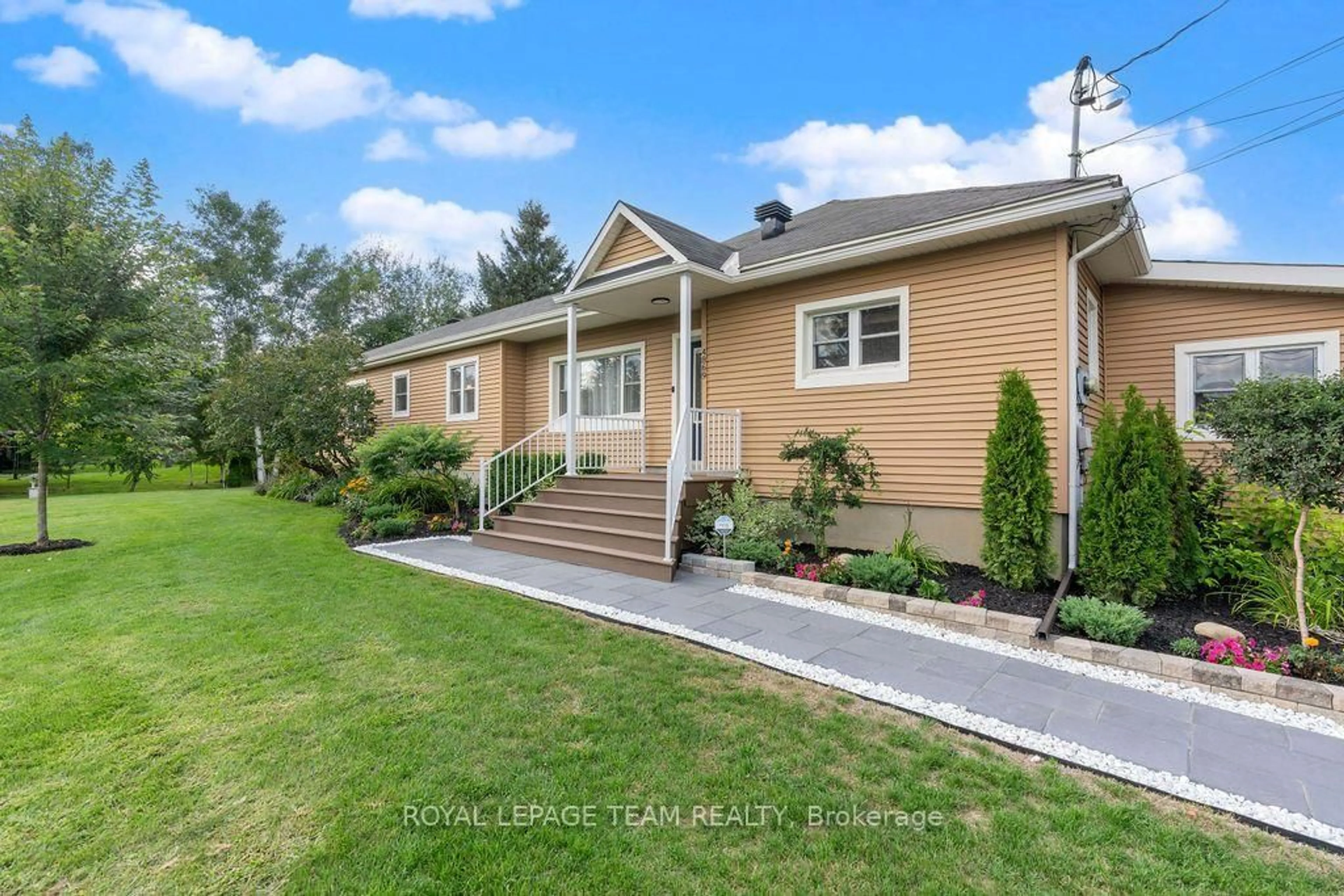 Home with vinyl exterior material, street for 4869 THUNDER Rd, Carlsbad Springs Ontario K0A 1K0