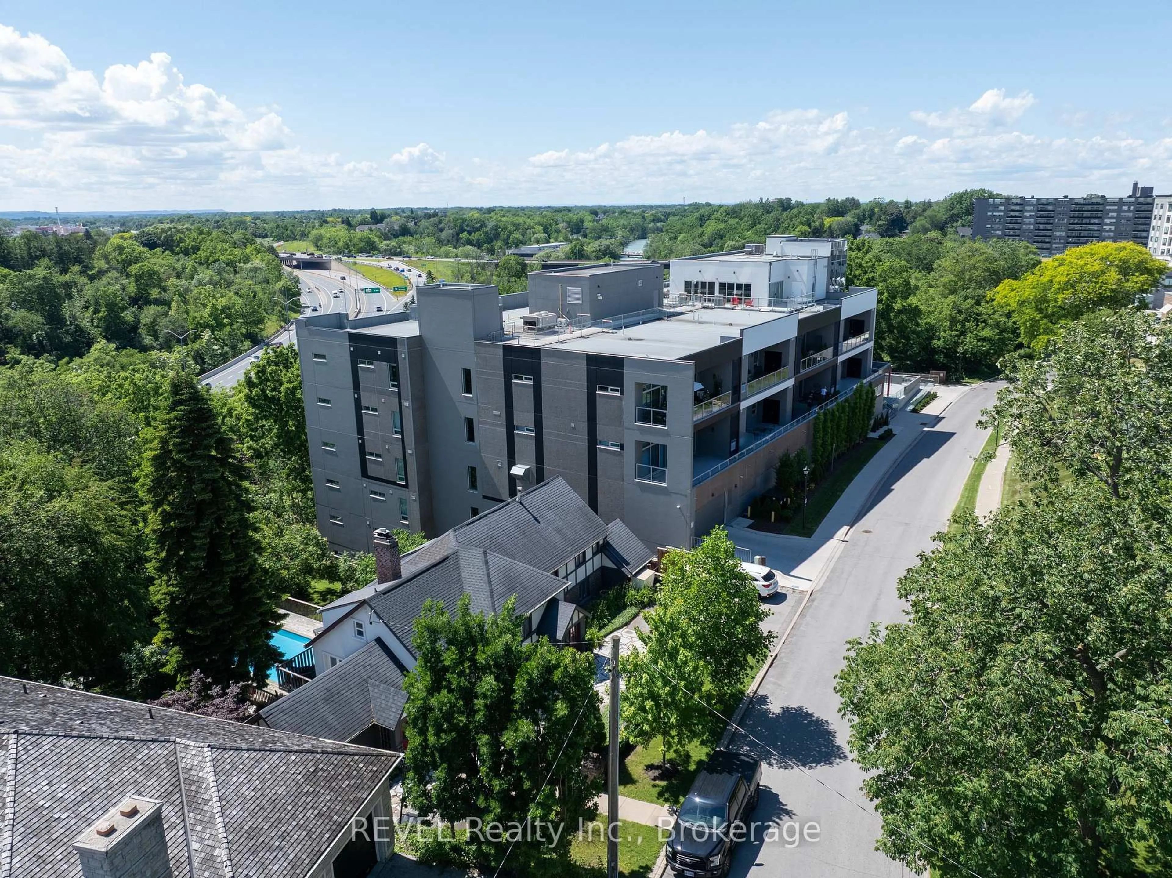 A pic from outside/outdoor area/front of a property/back of a property/a pic from drone, building for 77 Yates St #606, St. Catharines Ontario L2R 5R7