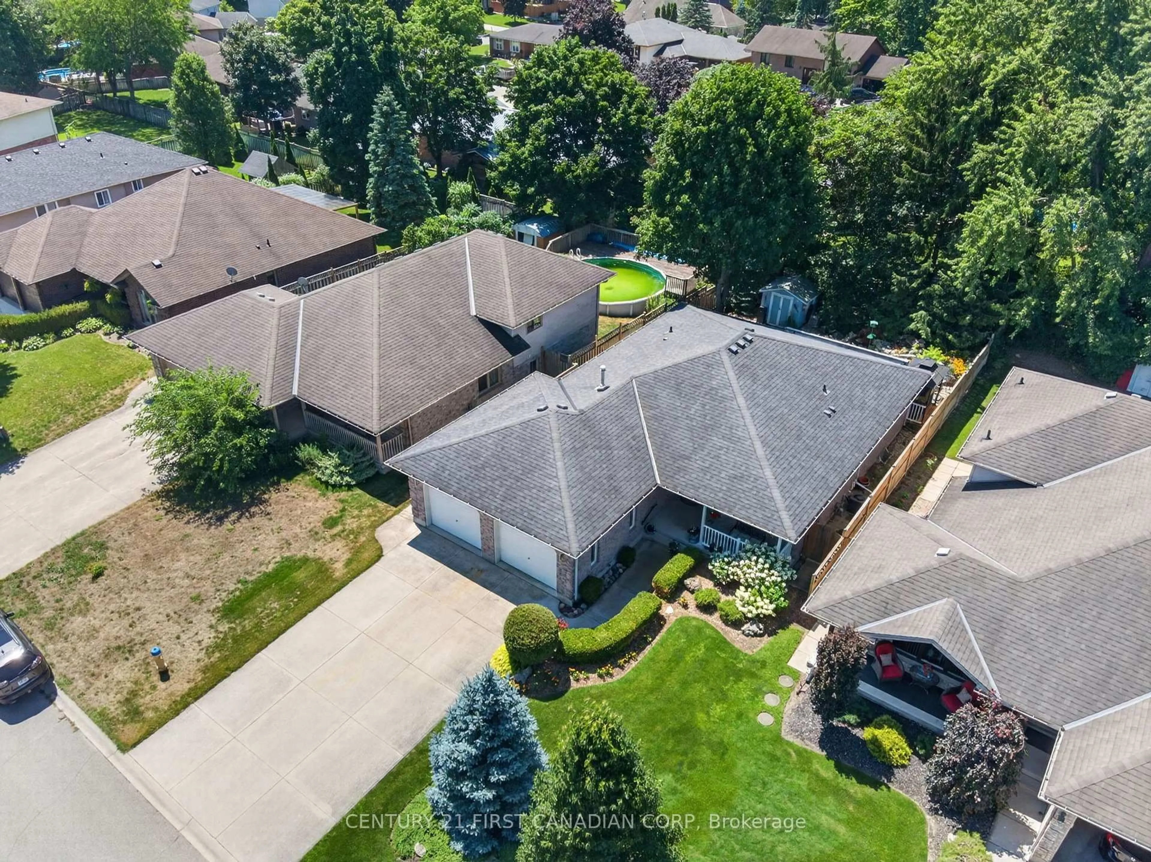 A pic from outside/outdoor area/front of a property/back of a property/a pic from drone, street for 67 Moffatt Lane, Strathroy-Caradoc Ontario N7G 3Z8