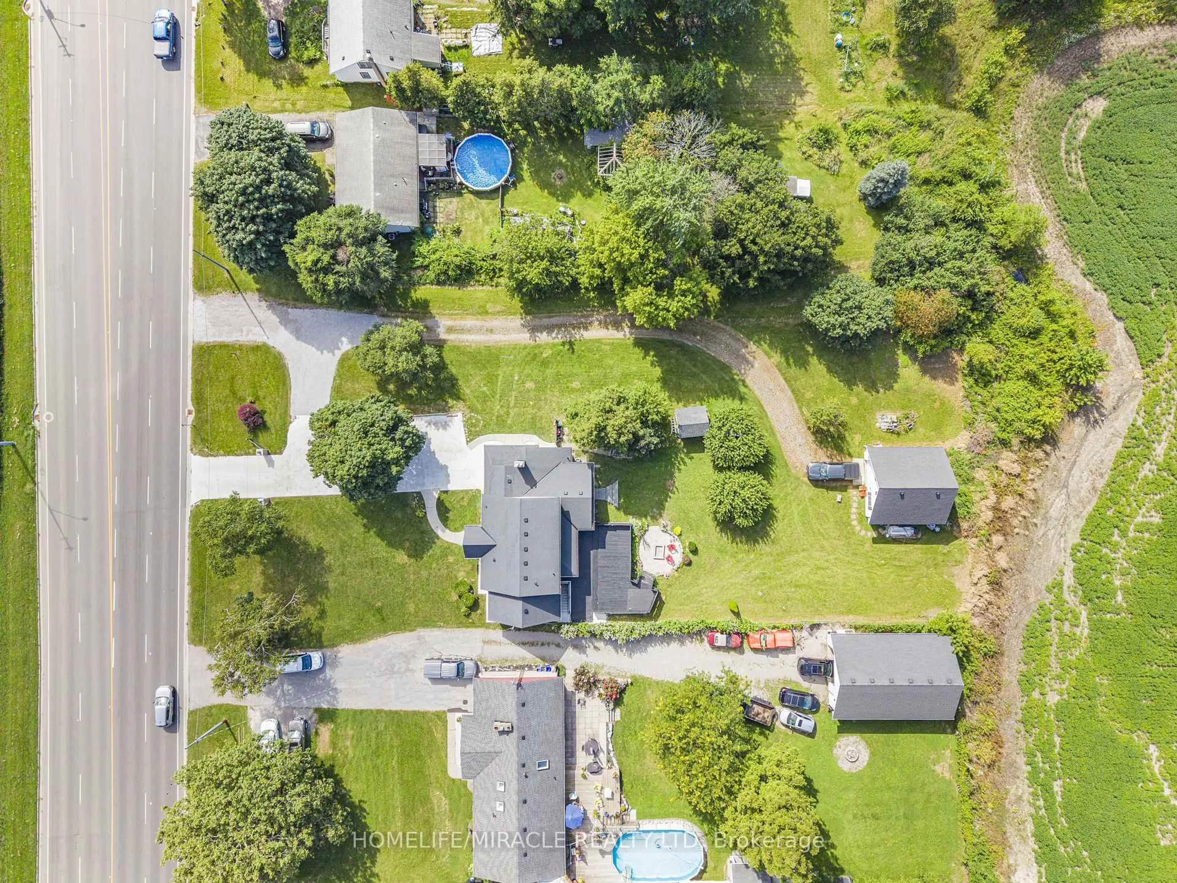 A pic from outside/outdoor area/front of a property/back of a property/a pic from drone, street for 8793 Thorold Stone Rd, Niagara Falls Ontario L2E 6S4