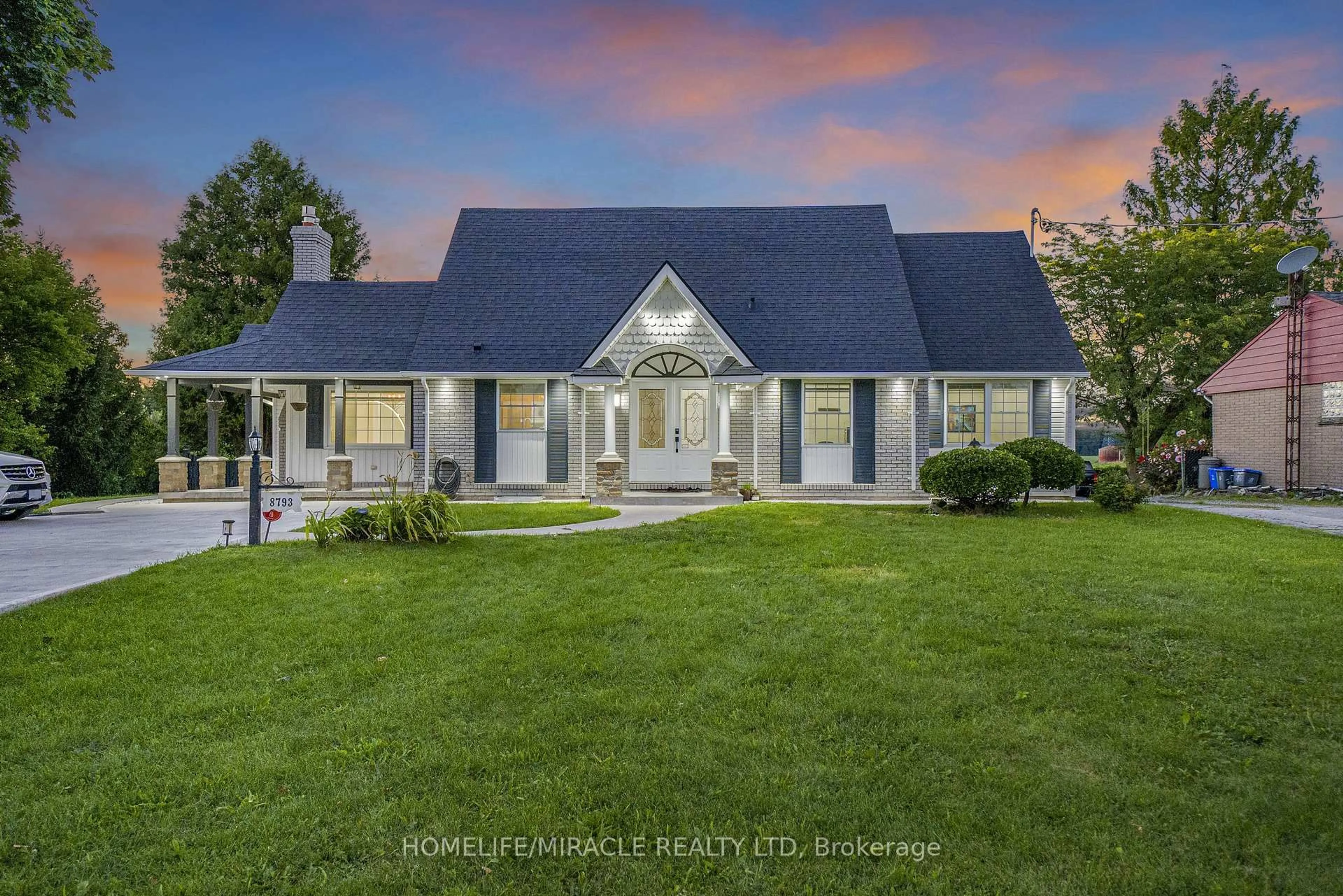 A pic from outside/outdoor area/front of a property/back of a property/a pic from drone, mountain view for 8793 Thorold Stone Rd, Niagara Falls Ontario L2E 6S4