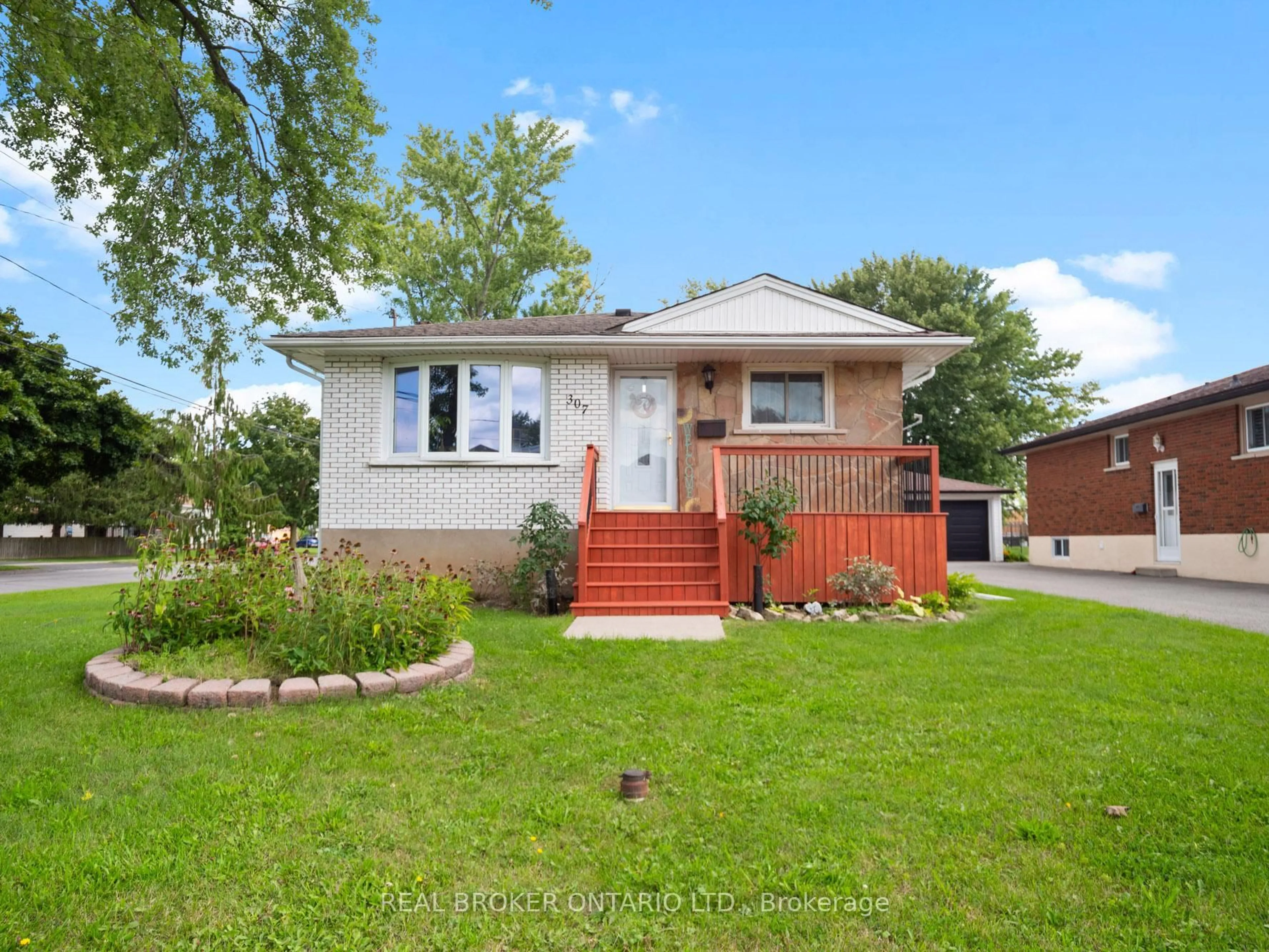 Home with brick exterior material, street for 307 Kilgour Ave, Welland Ontario L3C 2R3