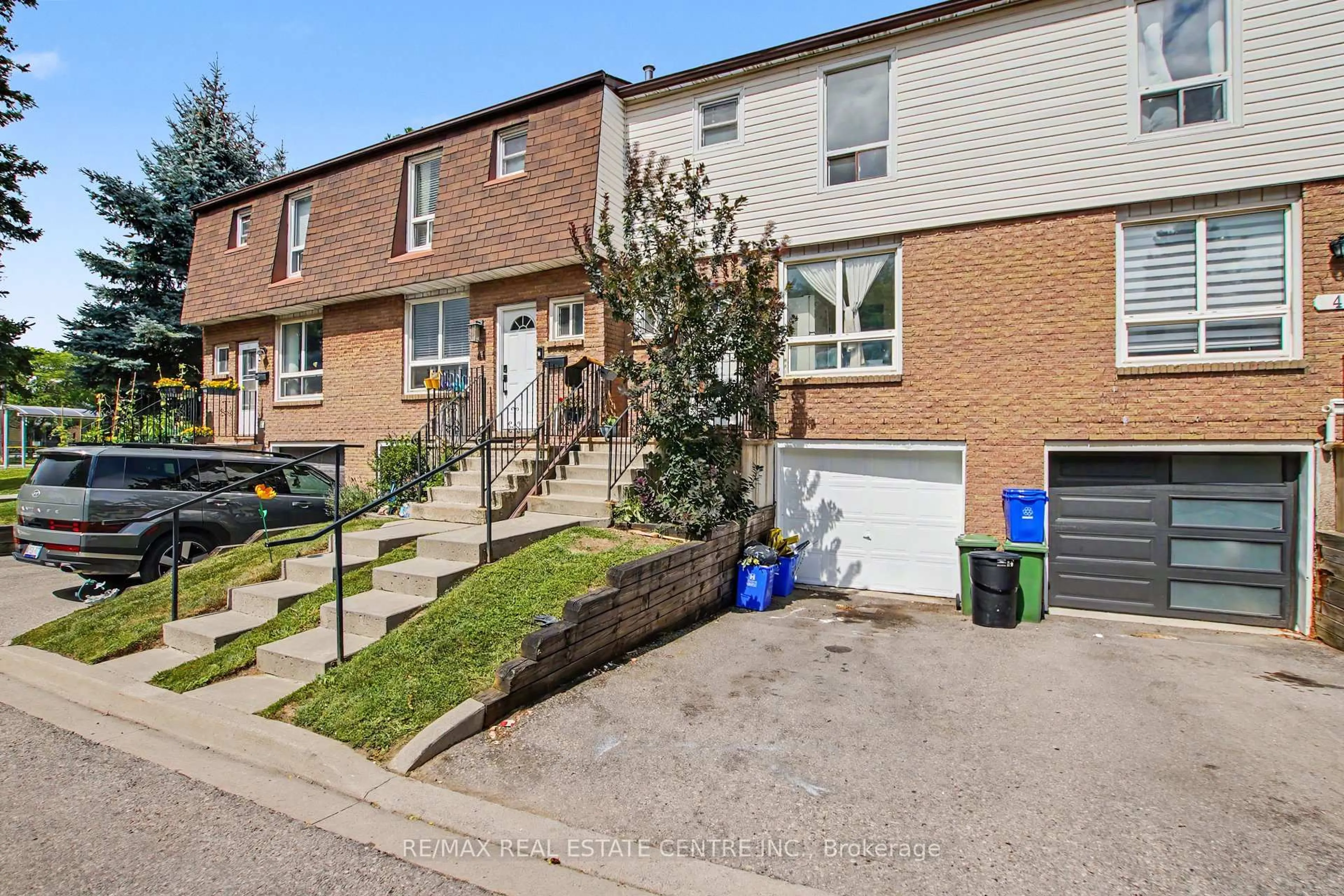 Home with brick exterior material, street for 17 Quail Dr #42, Hamilton Ontario L8W 1N1