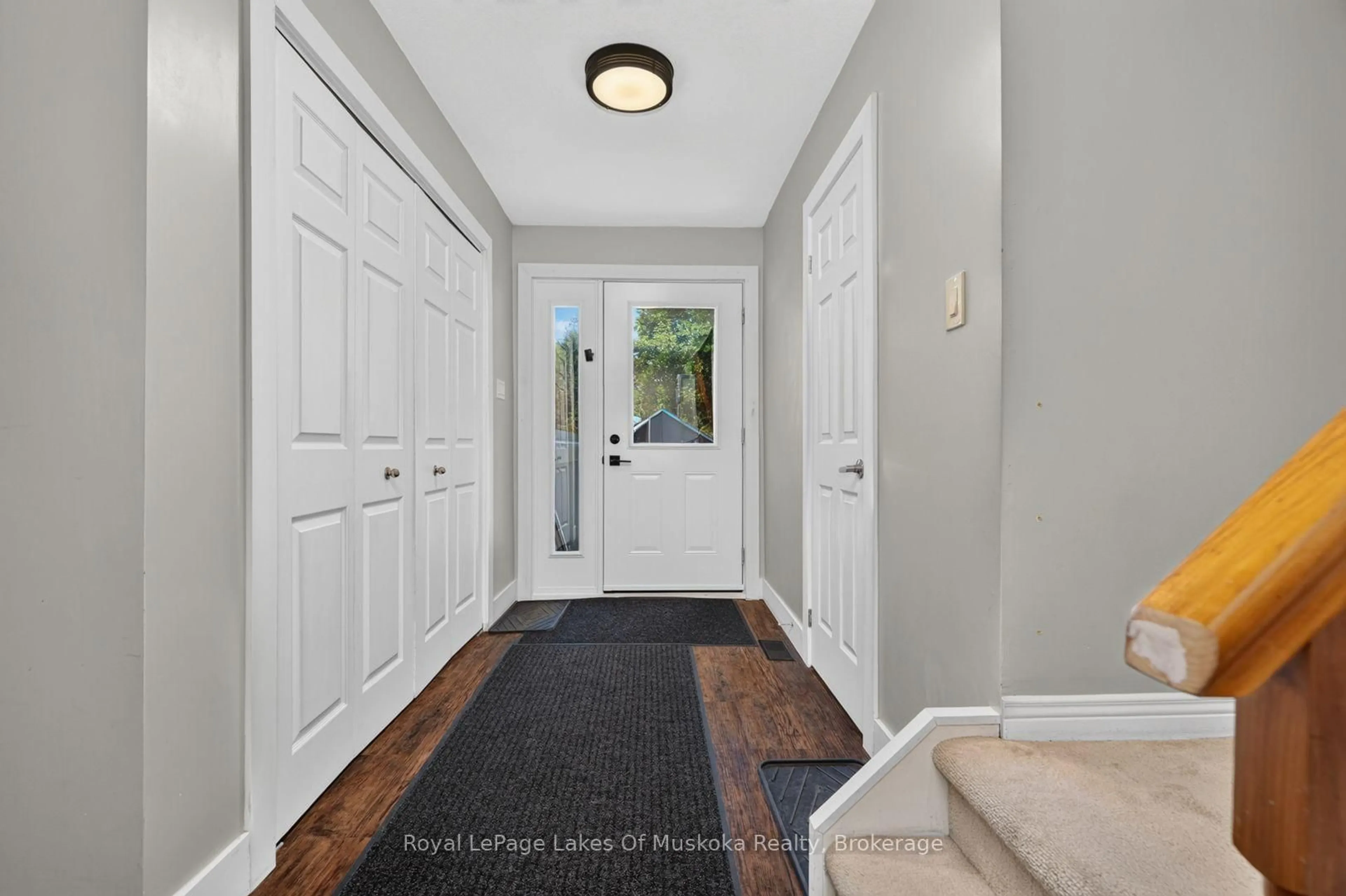 Indoor entryway for 570 John St, Gravenhurst Ontario P1P 1J9