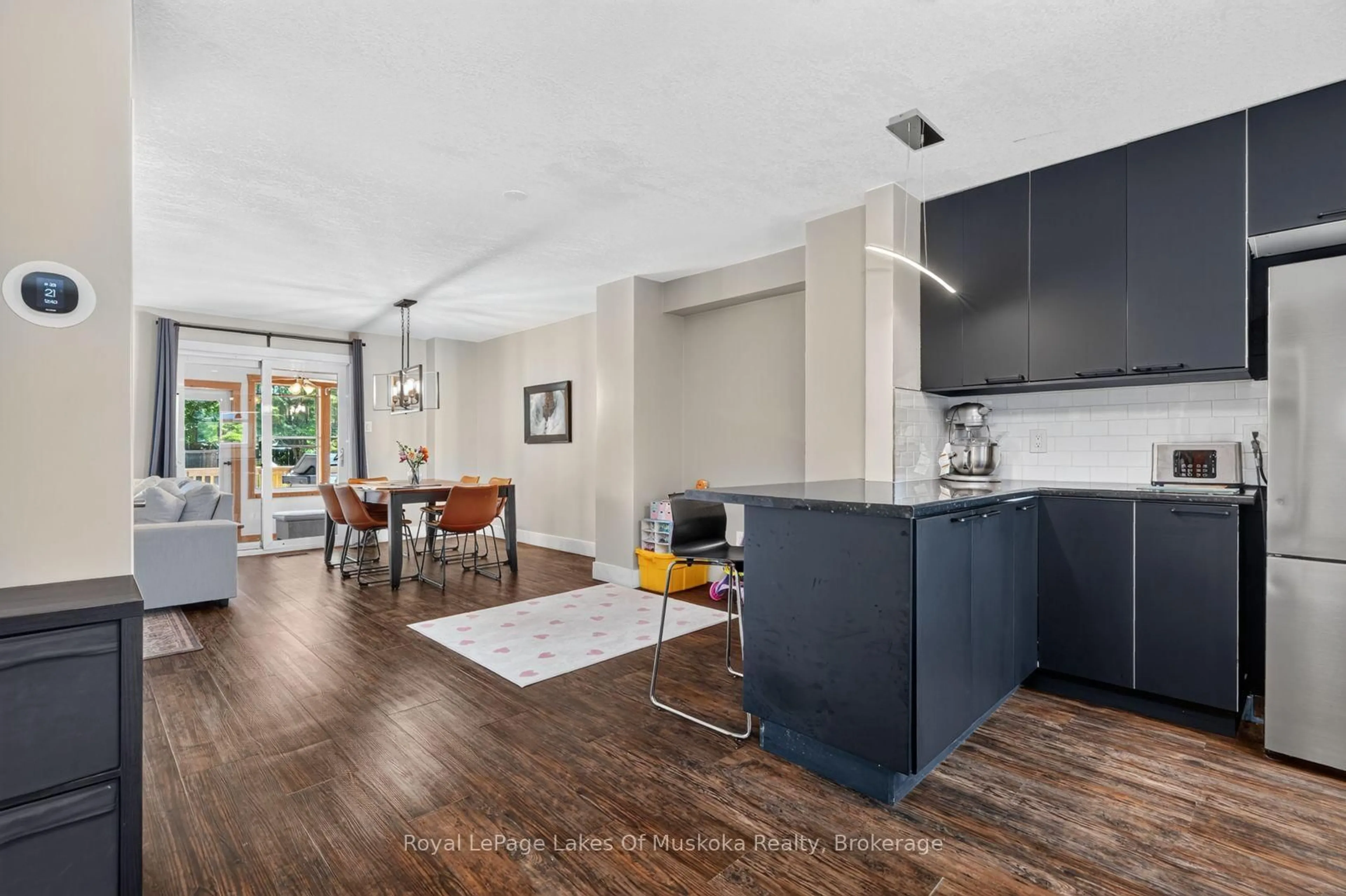 Open concept kitchen, unknown for 570 John St, Gravenhurst Ontario P1P 1J9