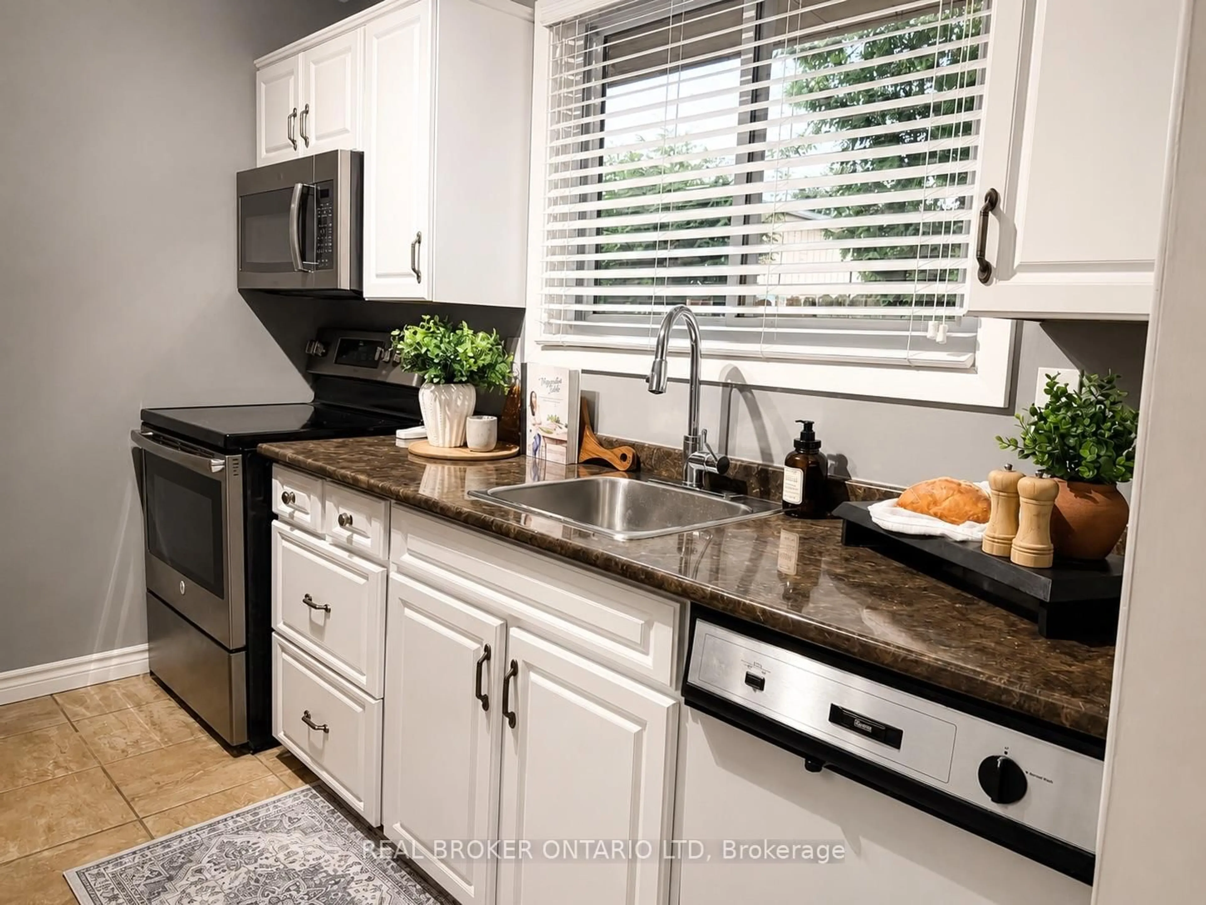 Open concept kitchen, unknown for 95 Clifton Cres, London South Ontario N6C 3V9