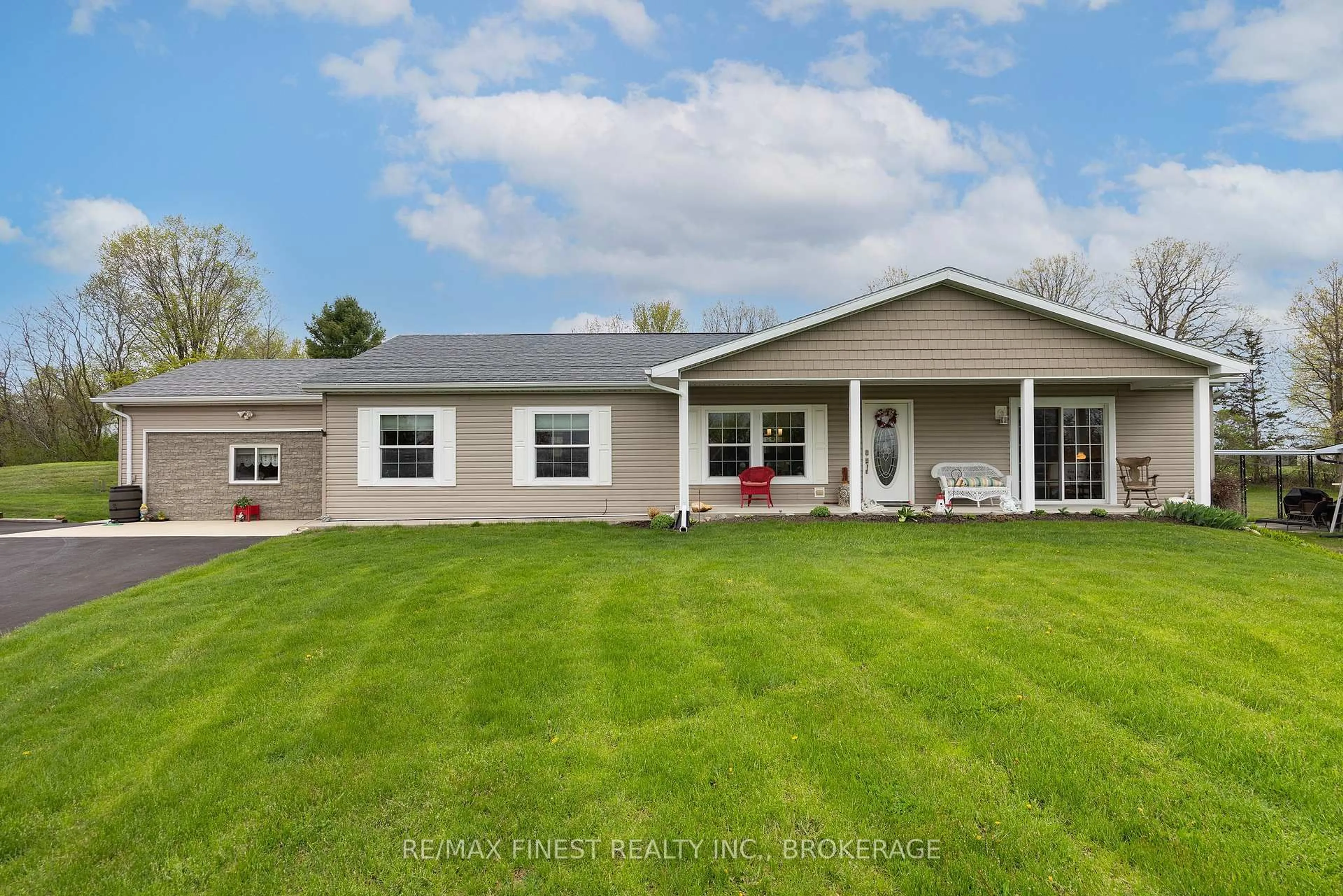 Home with vinyl exterior material, unknown for 463 Drive In Rd, Greater Napanee Ontario K7R 3L1