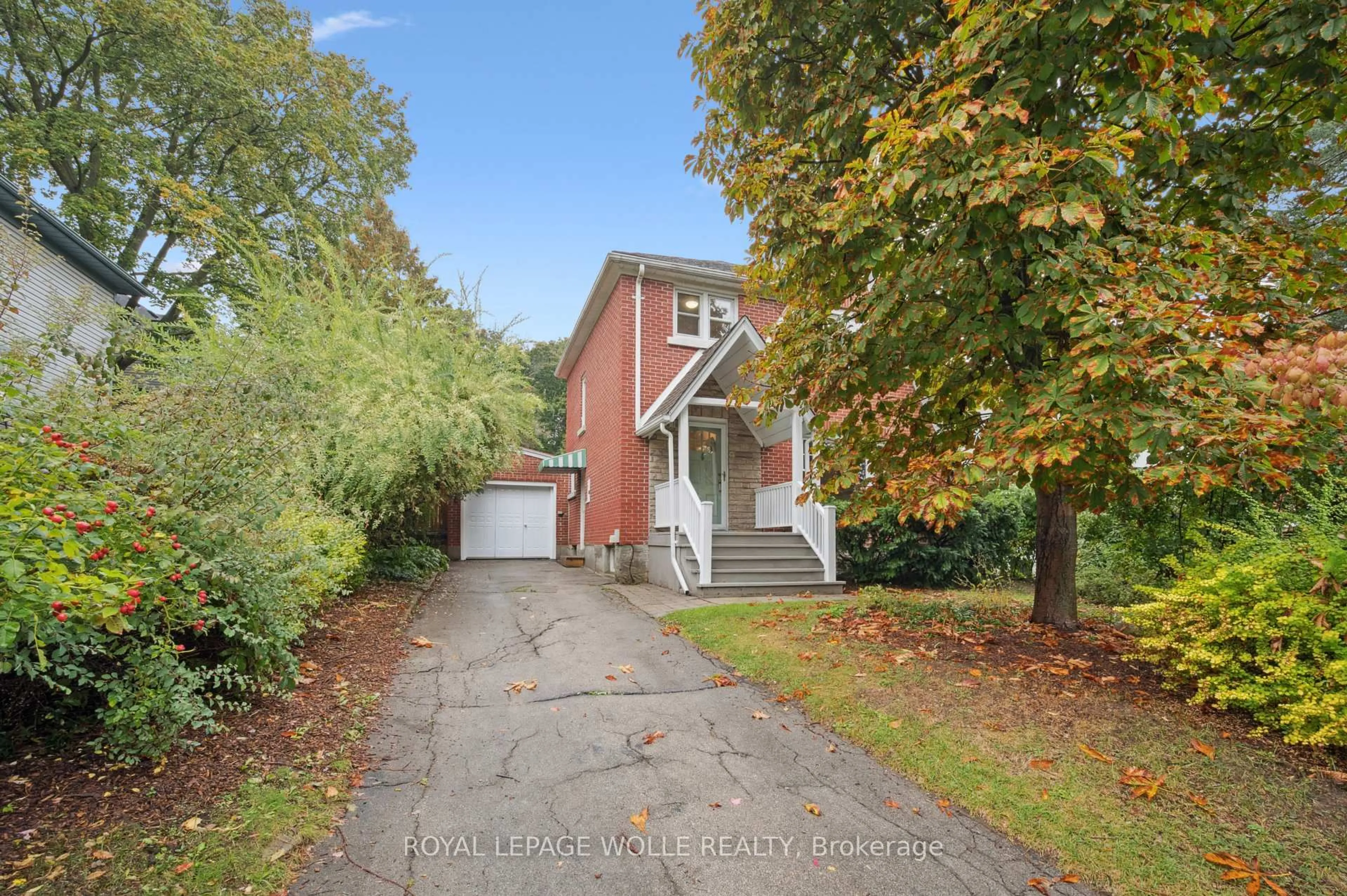 A pic from outside/outdoor area/front of a property/back of a property/a pic from drone, street for 103 Dunbar Rd, Waterloo Ontario N2L 2E4