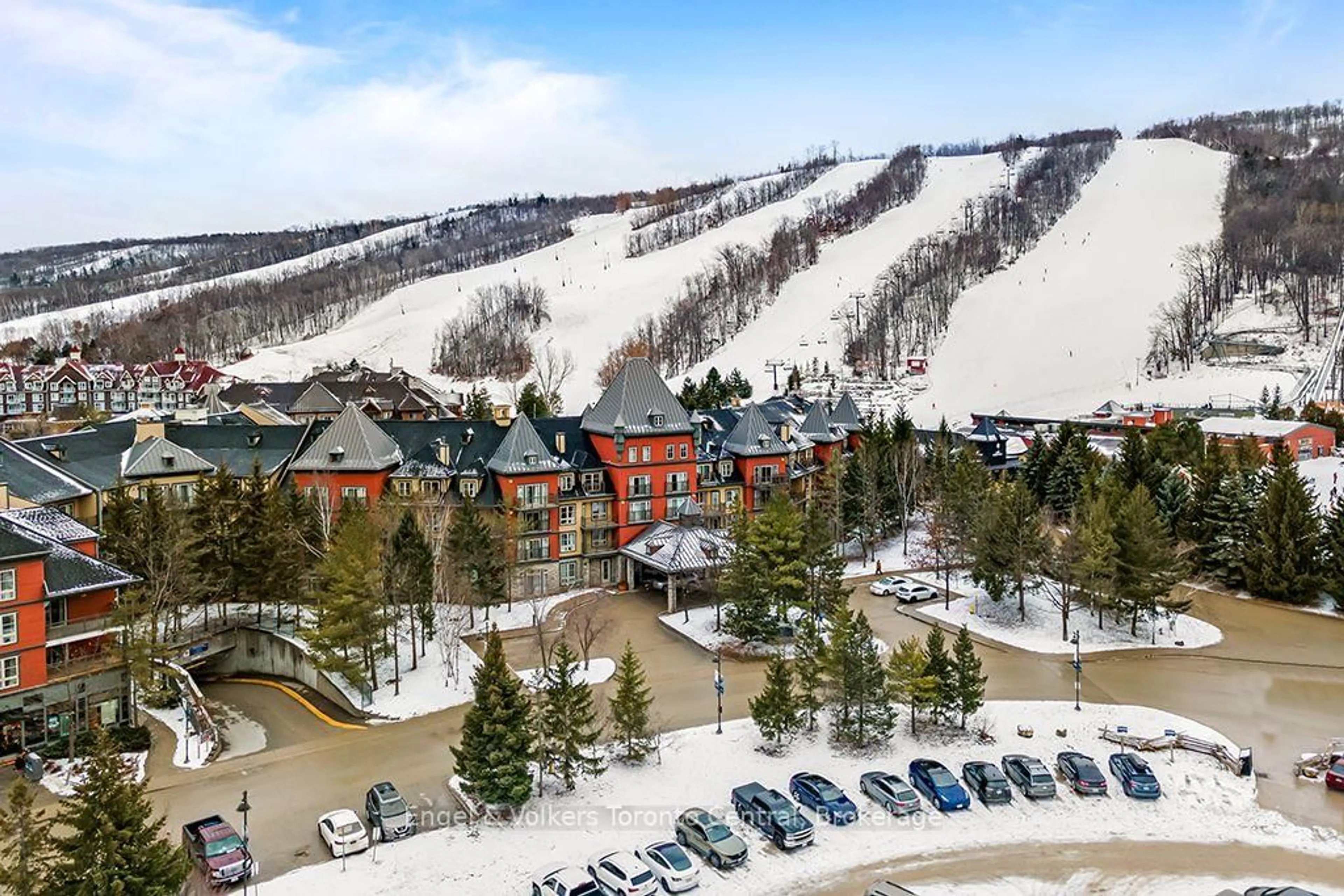 A pic from outside/outdoor area/front of a property/back of a property/a pic from drone, mountain view for 156 Jozo Weider Blvd #251, Blue Mountains Ontario L9Y 0V2