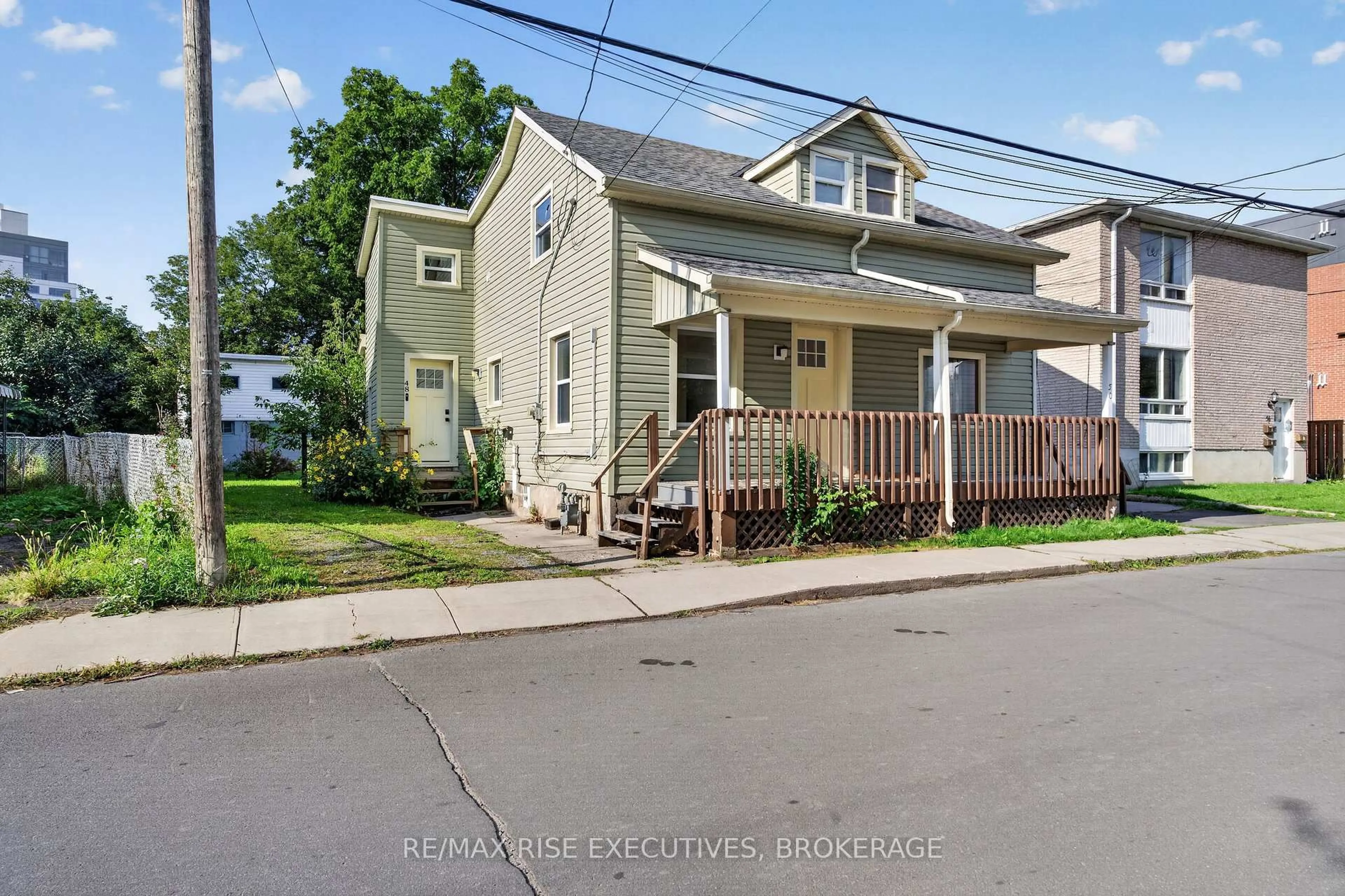 A pic from outside/outdoor area/front of a property/back of a property/a pic from drone, street for 48 Elm St, Kingston Ontario K7K 1M9