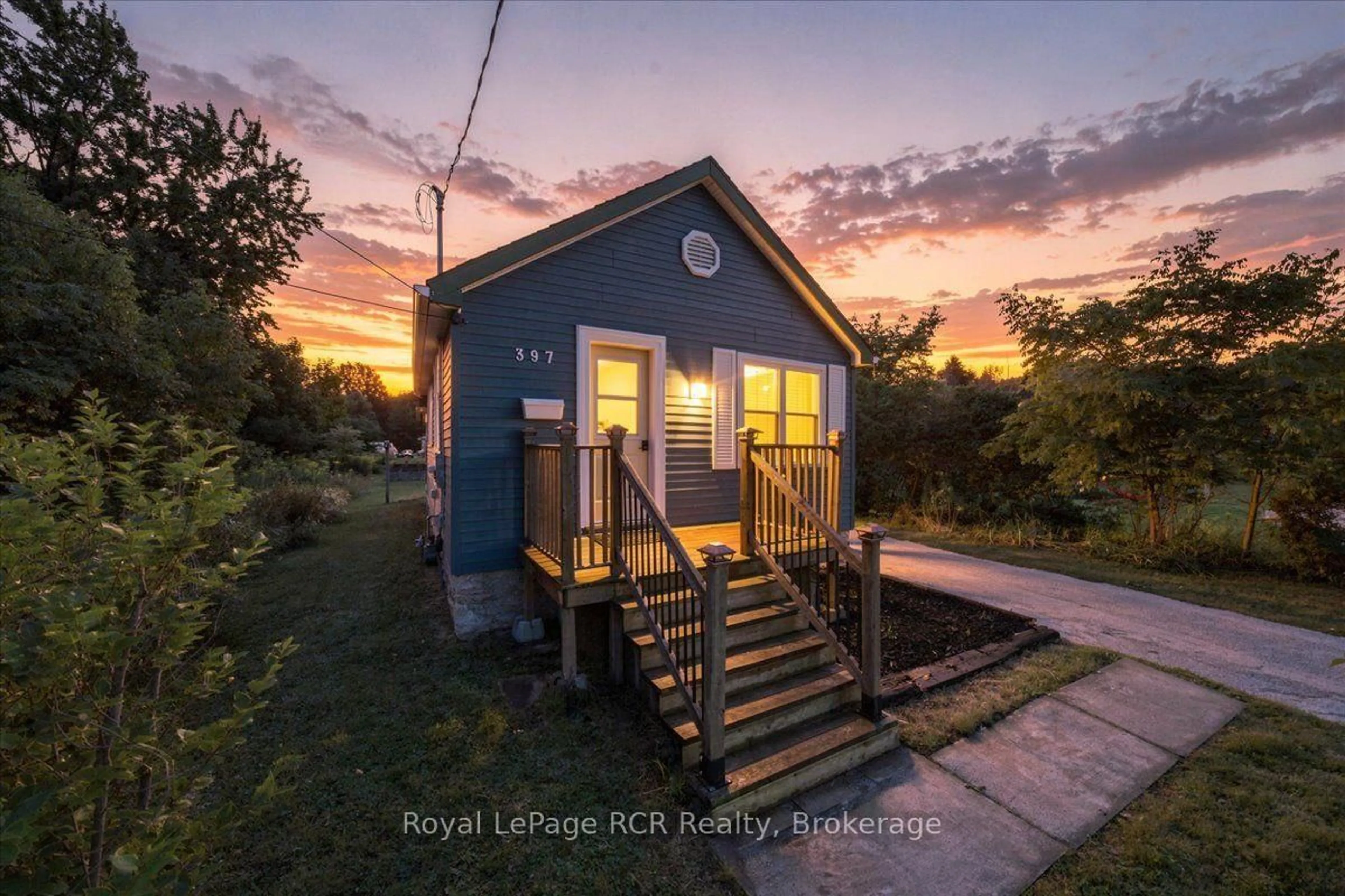 A pic from outside/outdoor area/front of a property/back of a property/a pic from drone, street for 397 27th St, Owen Sound Ontario N4K 4J7