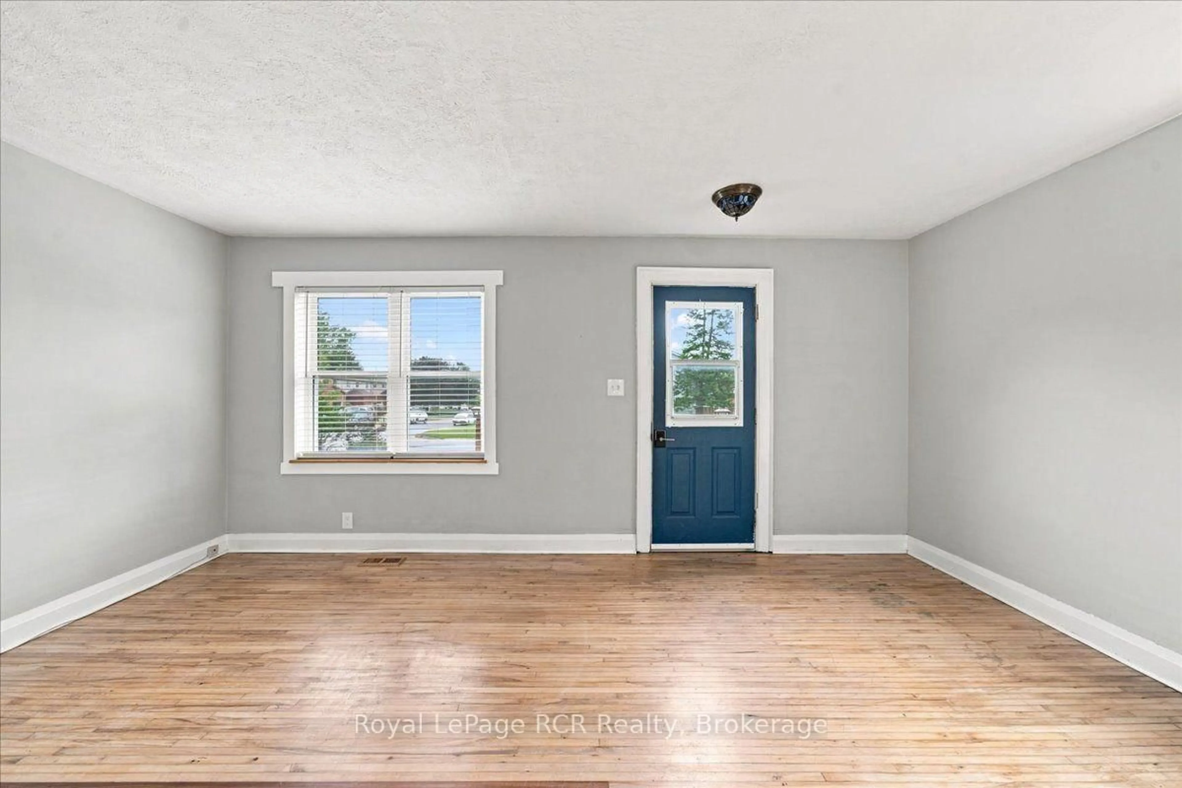 A pic of a room for 397 27th St, Owen Sound Ontario N4K 4J7