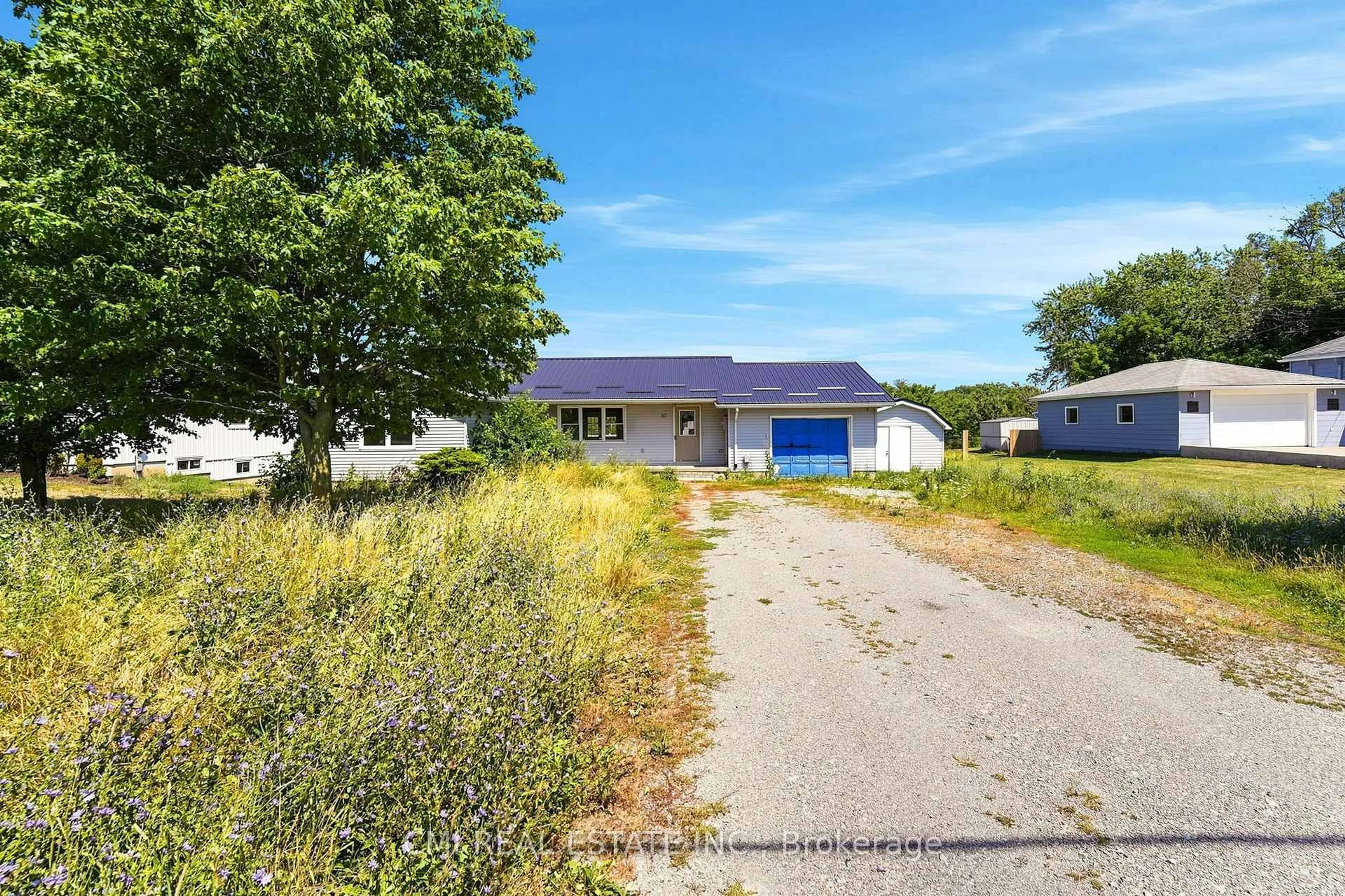 A pic from outside/outdoor area/front of a property/back of a property/a pic from drone, street for 50 Erie St, Haldimand Ontario N0A 1P0
