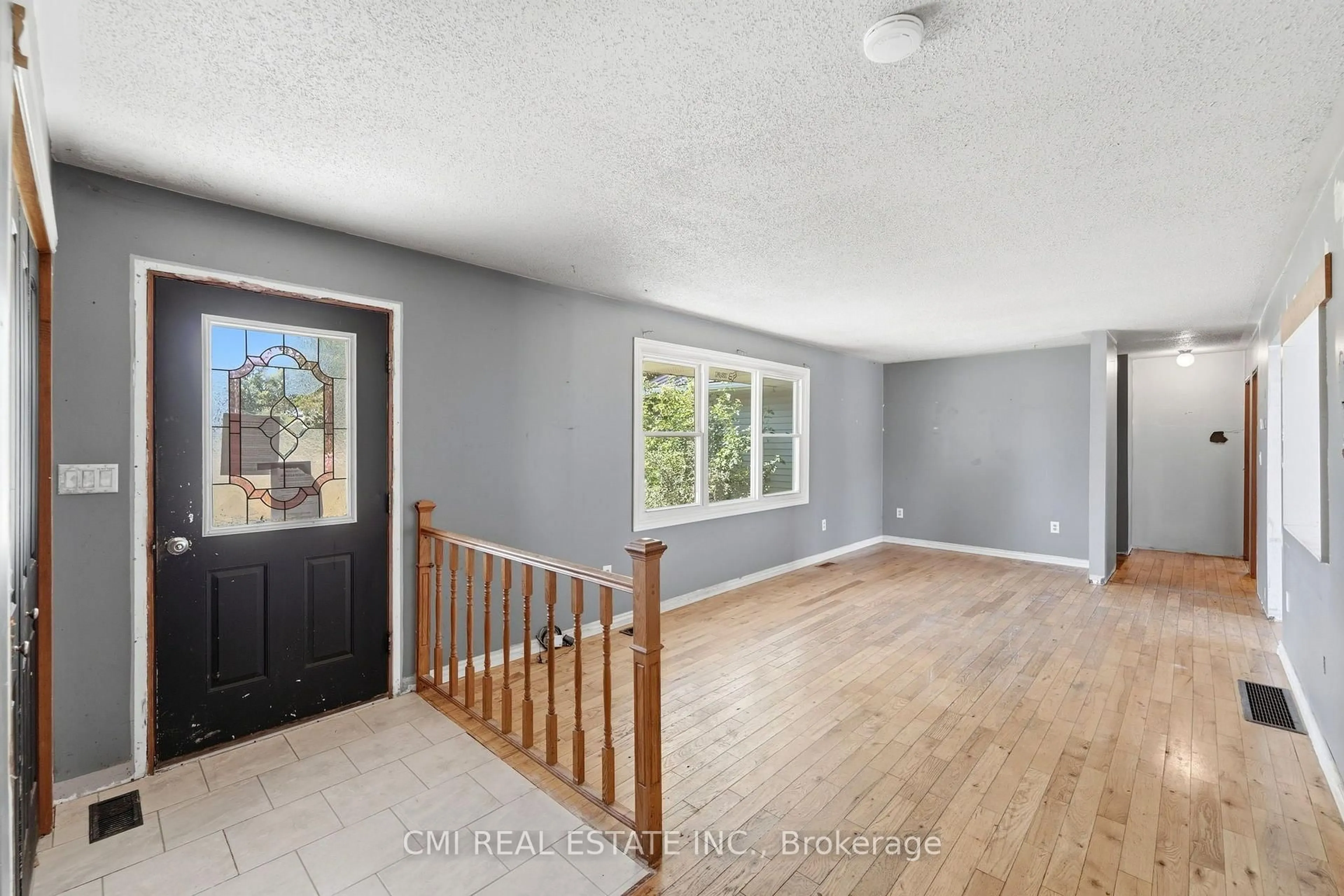 Indoor entryway for 50 Erie St, Haldimand Ontario N0A 1P0