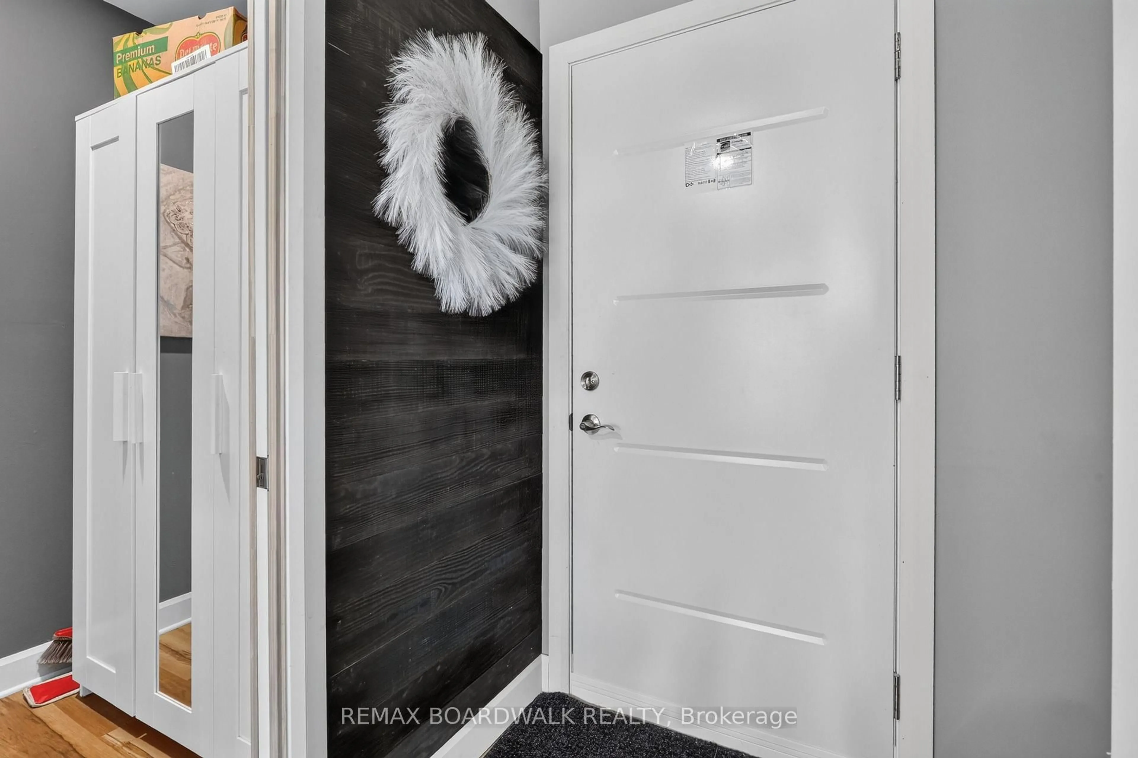 Indoor entryway for 703 Montee Lebrun, The Nation Ontario K0A 1M0