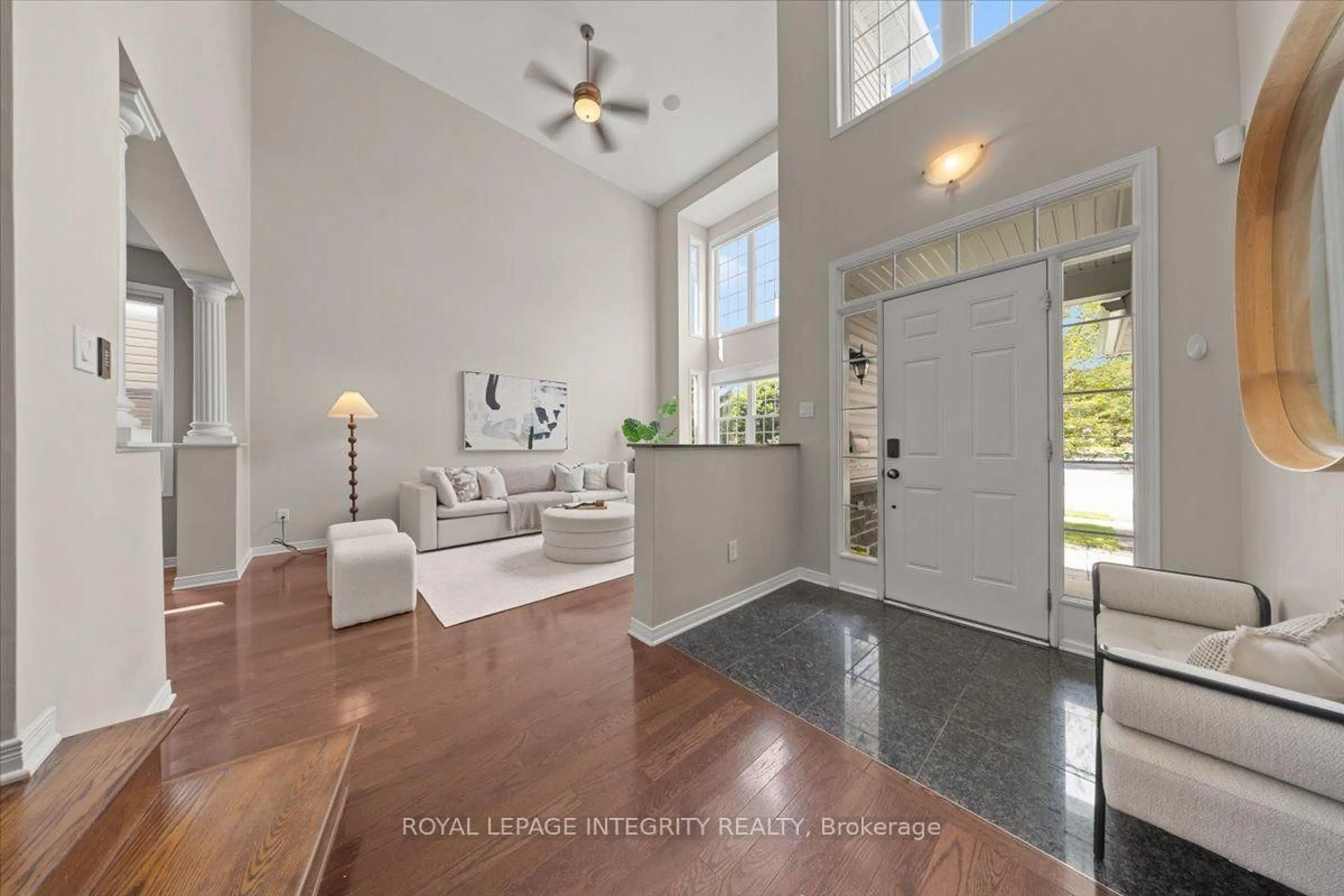 Indoor entryway for 322 Maxwell Bridge Rd, Ottawa Ontario K2W 0A5