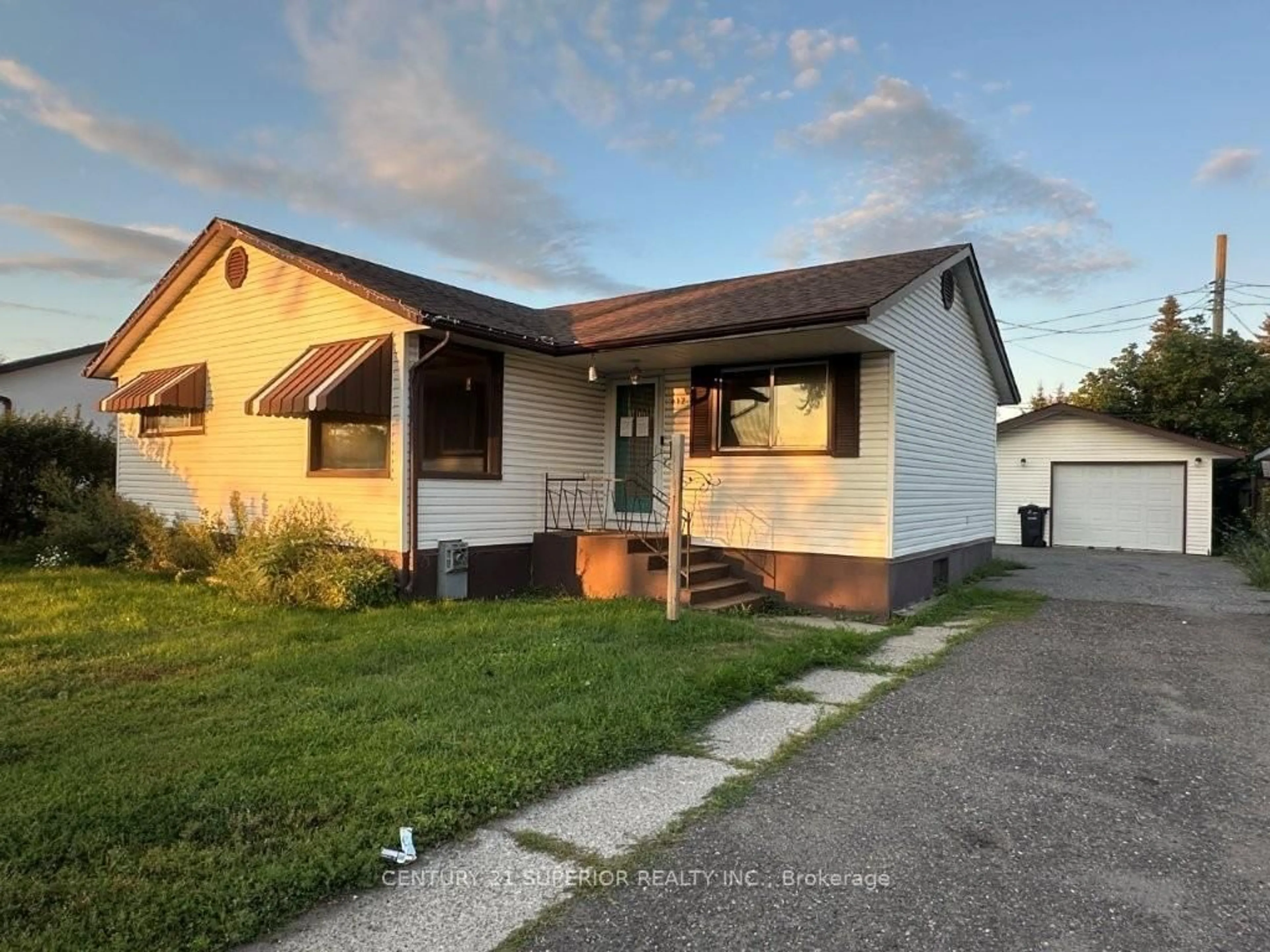 Home with vinyl exterior material, street for 412 James Street, Thunder Bay Ontario P7E 2V5