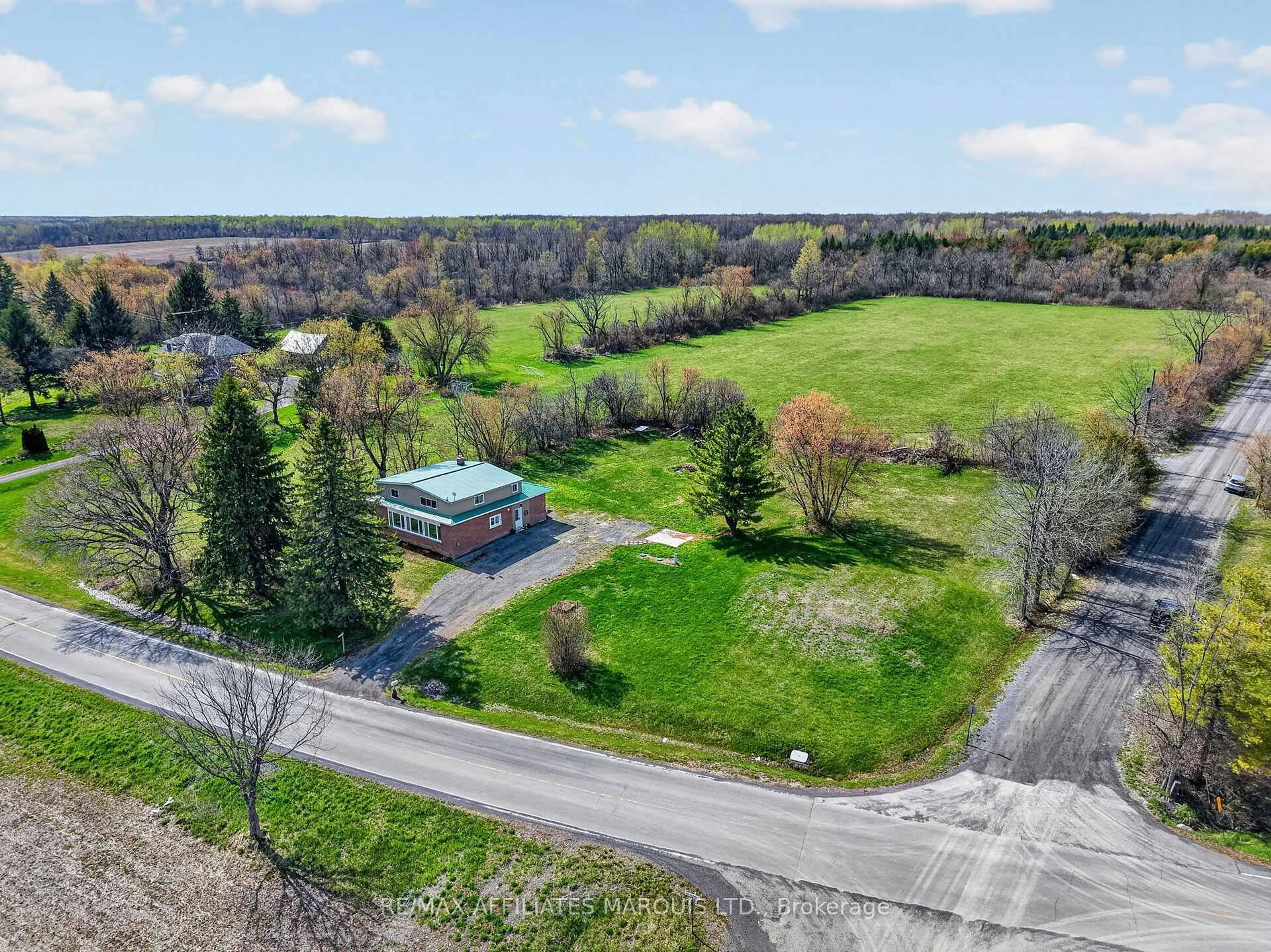 A pic from outside/outdoor area/front of a property/back of a property/a pic from drone, unknown for 20033 Kenyon Conc Rd 4 Rd, North Glengarry Ontario K0C 1A0